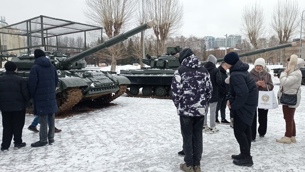 Менделеевцы побывали на Дне открытых дверей в Казанском танковом училище
