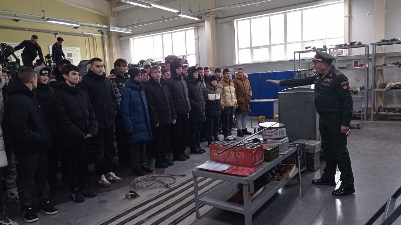 Менделеевцы побывали на Дне открытых дверей в Казанском танковом училище