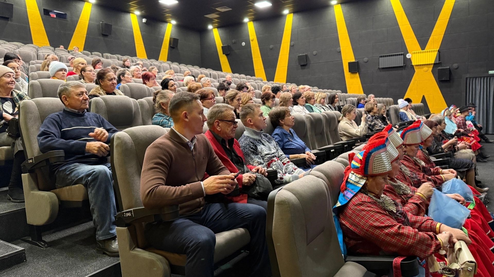 Сегодня в кинотеатре «Юность» состоялась премьера фильма «Муйтумар — серебряный путь»