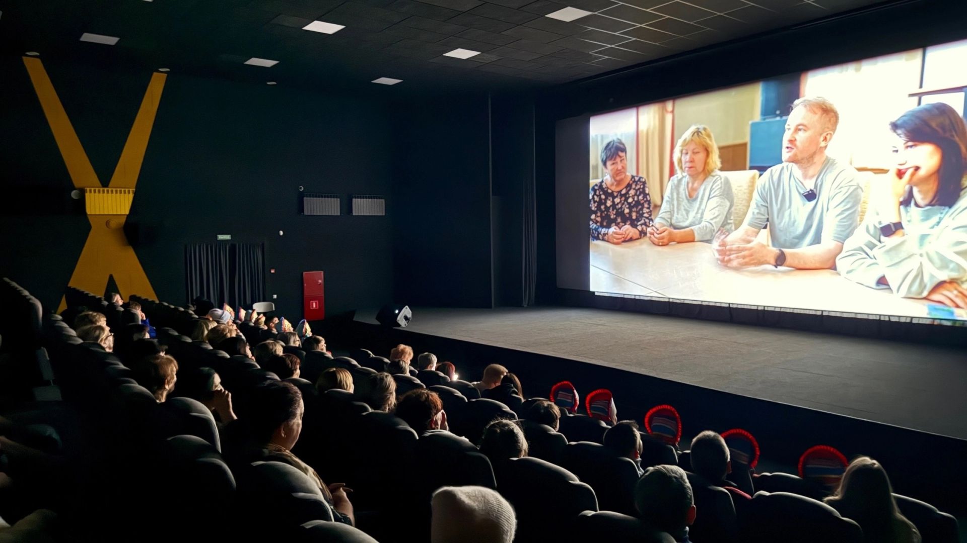 Сегодня в кинотеатре «Юность» состоялась премьера фильма «Муйтумар — серебряный путь»
