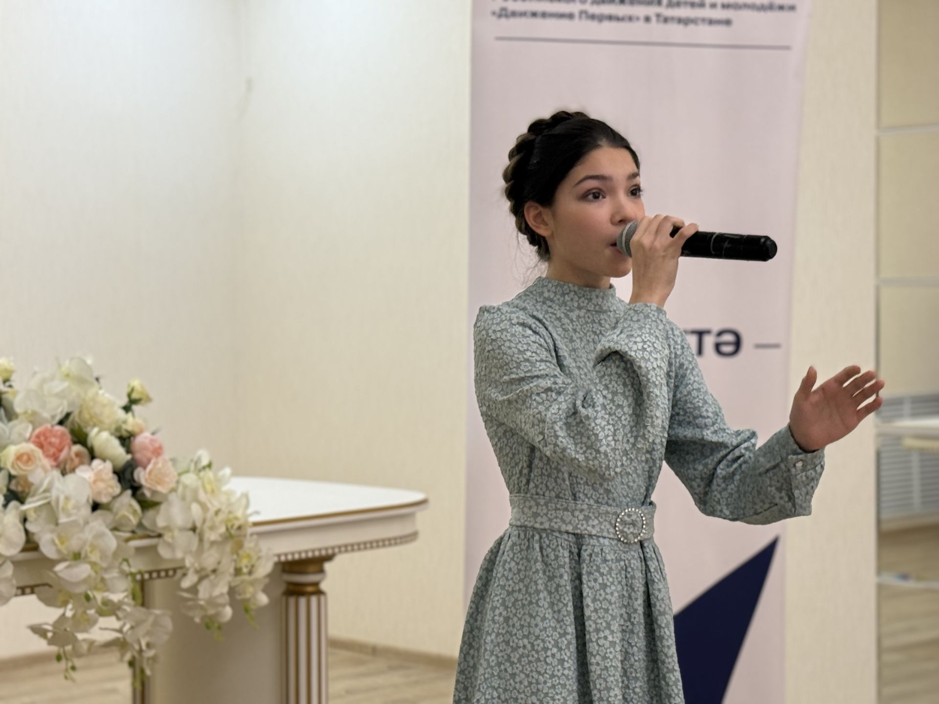 Девятнадцать школьников из Менделеевска получили свои первые паспорта в торжественной обстановке