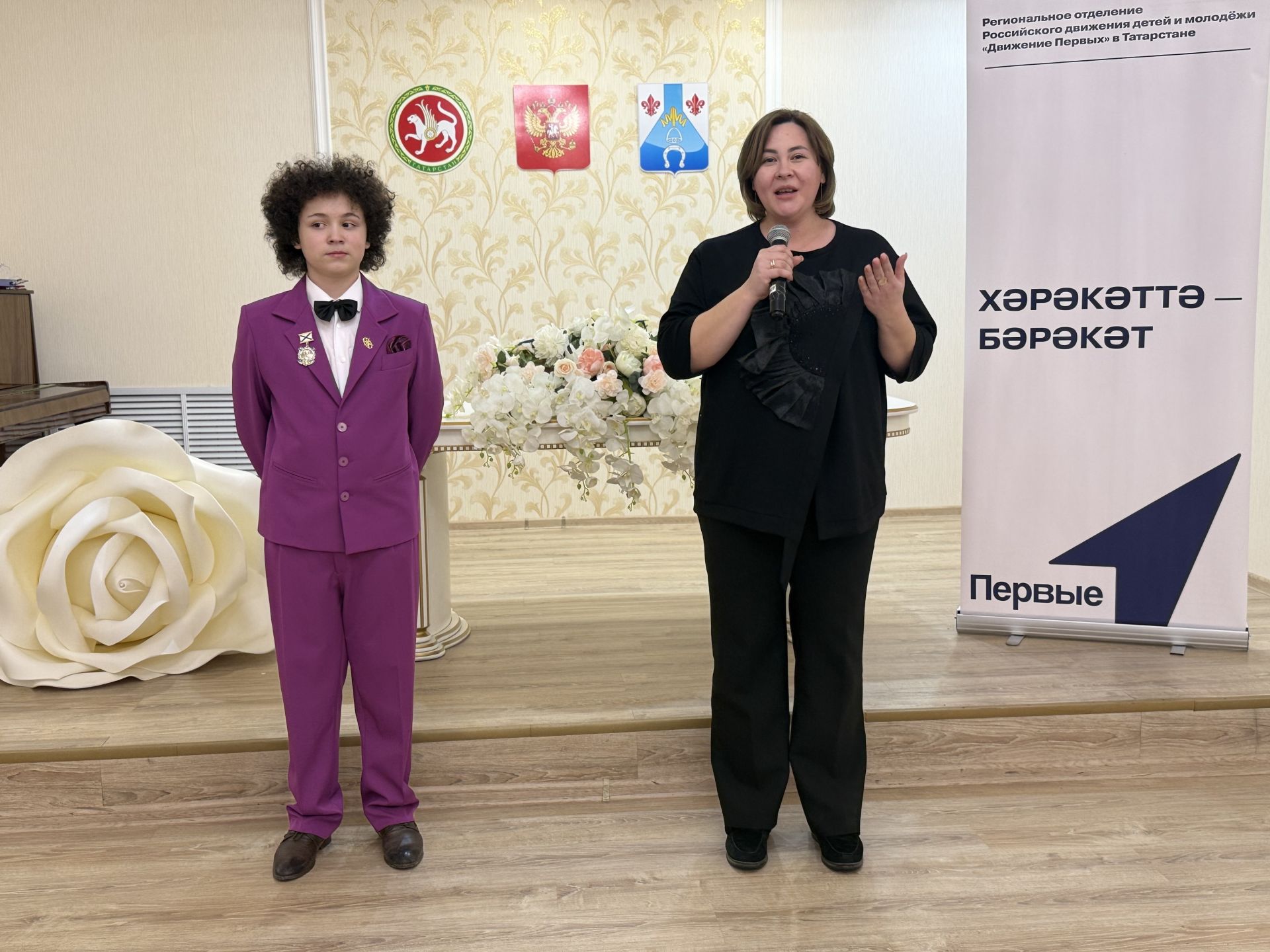 Девятнадцать школьников из Менделеевска получили свои первые паспорта в торжественной обстановке