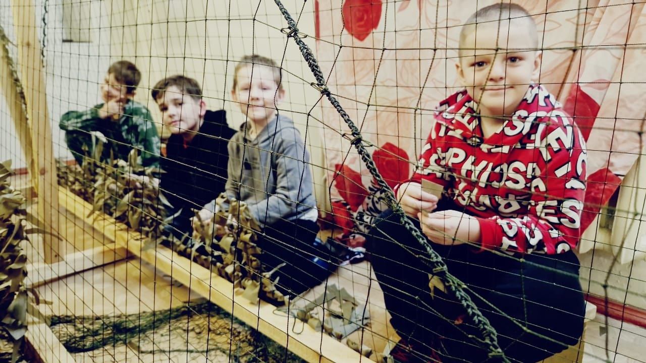 Культура и патриотизм: Народный театр имени А. Ахунова плетет сети для бойцов СВО
