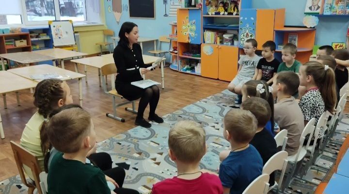 Проект «Объединяем детские сердца»: дети из Менделеевска получили письмо от детей из Белгорода