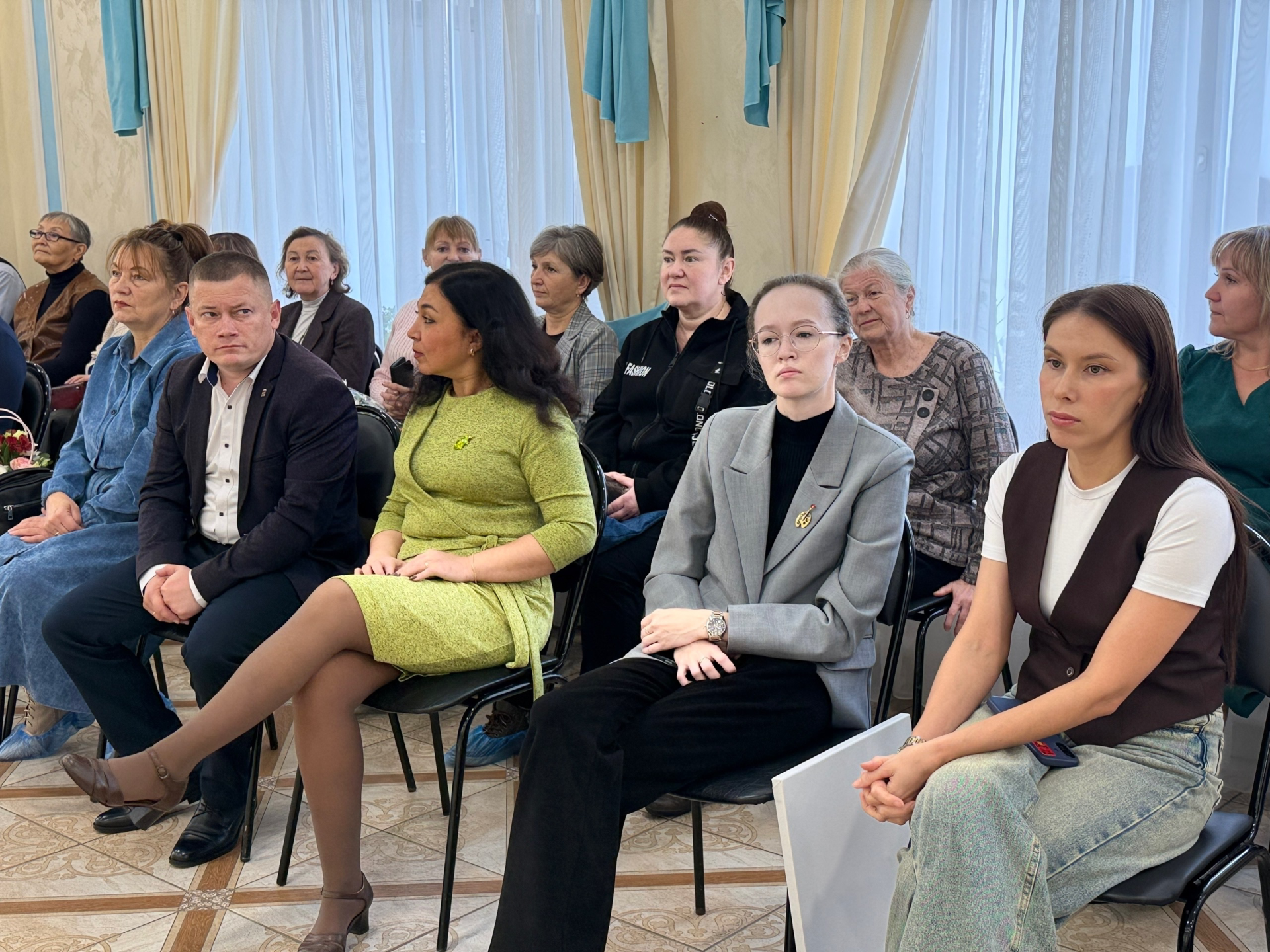 В Менделеевске проложили «Тропинку к сердцу»: открылась художественная выставка Ольги Фадеевой
