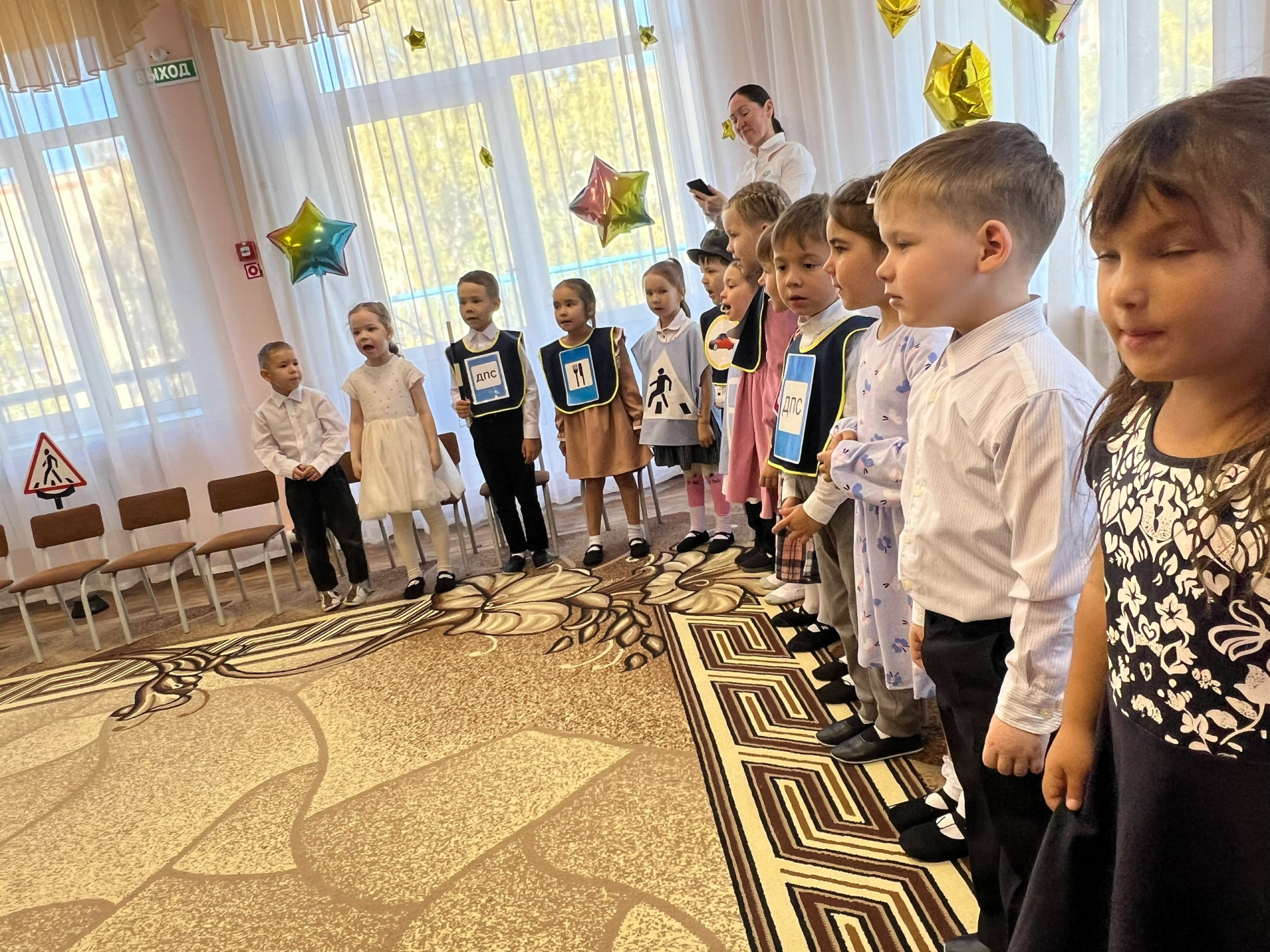 Волшебный урок ПДД: дети показали спектакль «Теремок на лад дорожных правил»