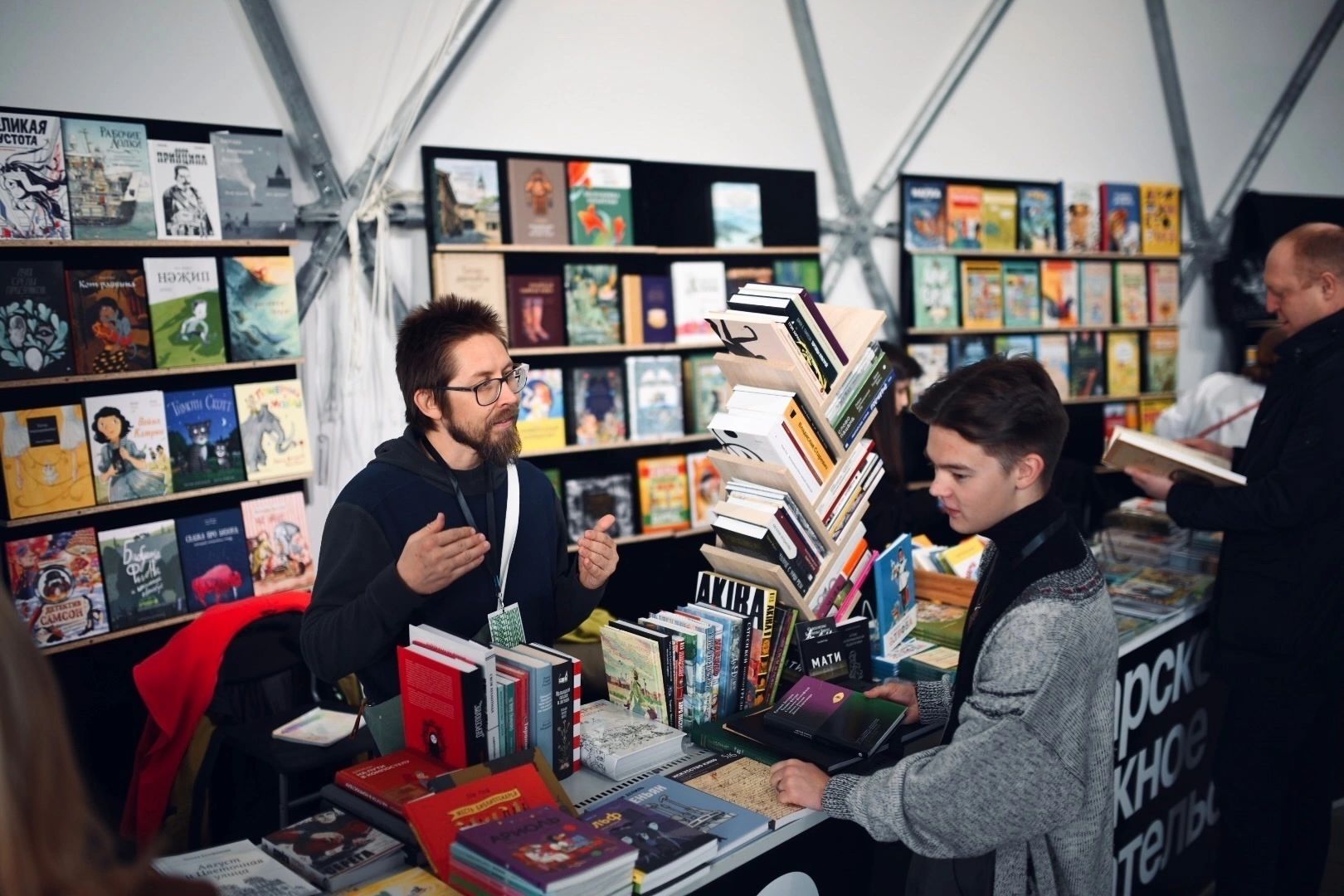 Менделеевцы могут выиграть классный мерч книжного фестиваля «Мы и Менделеевск»