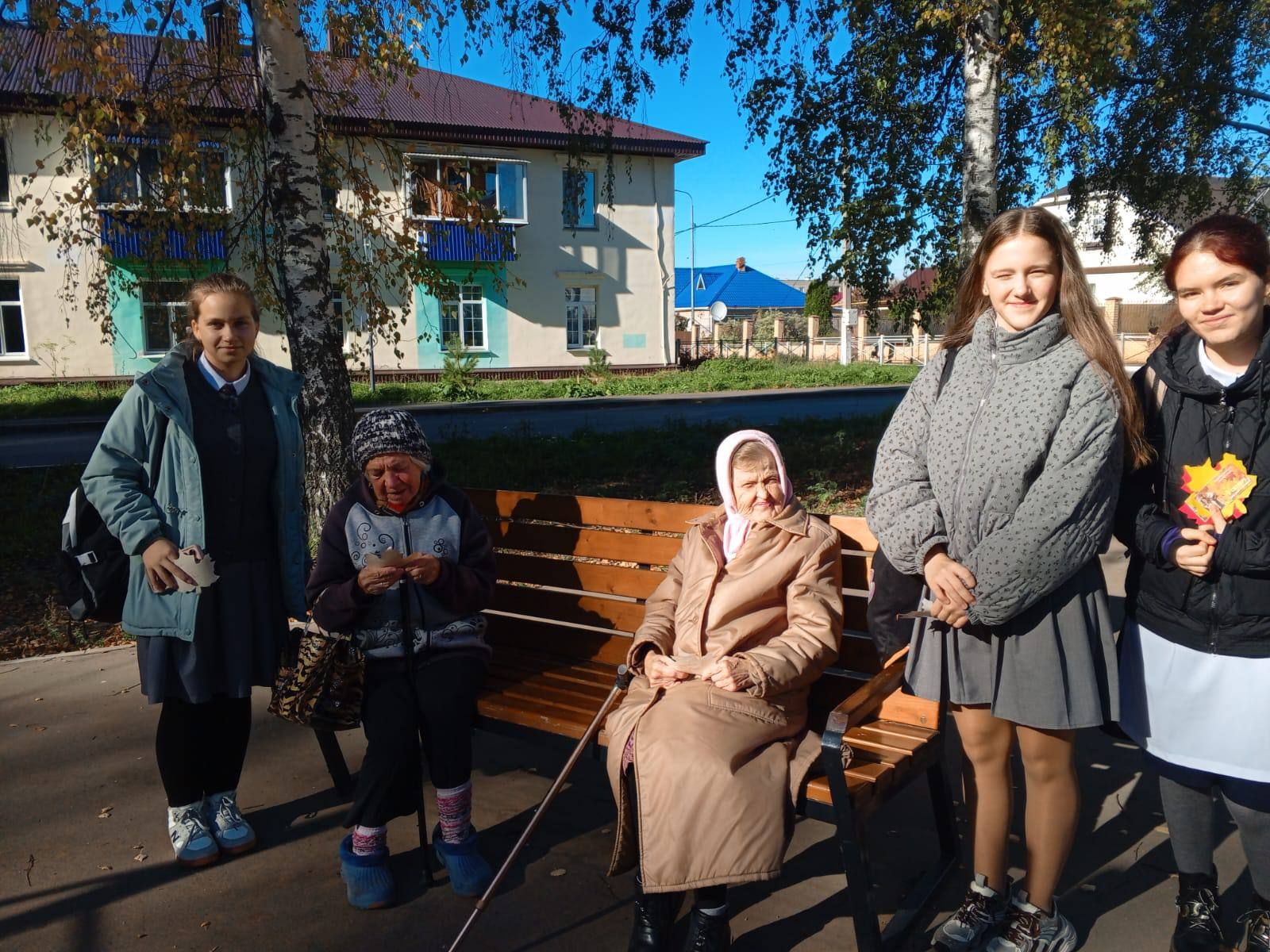 В Менделеевске провели акцию «Поздравь людей старшего поколения!»