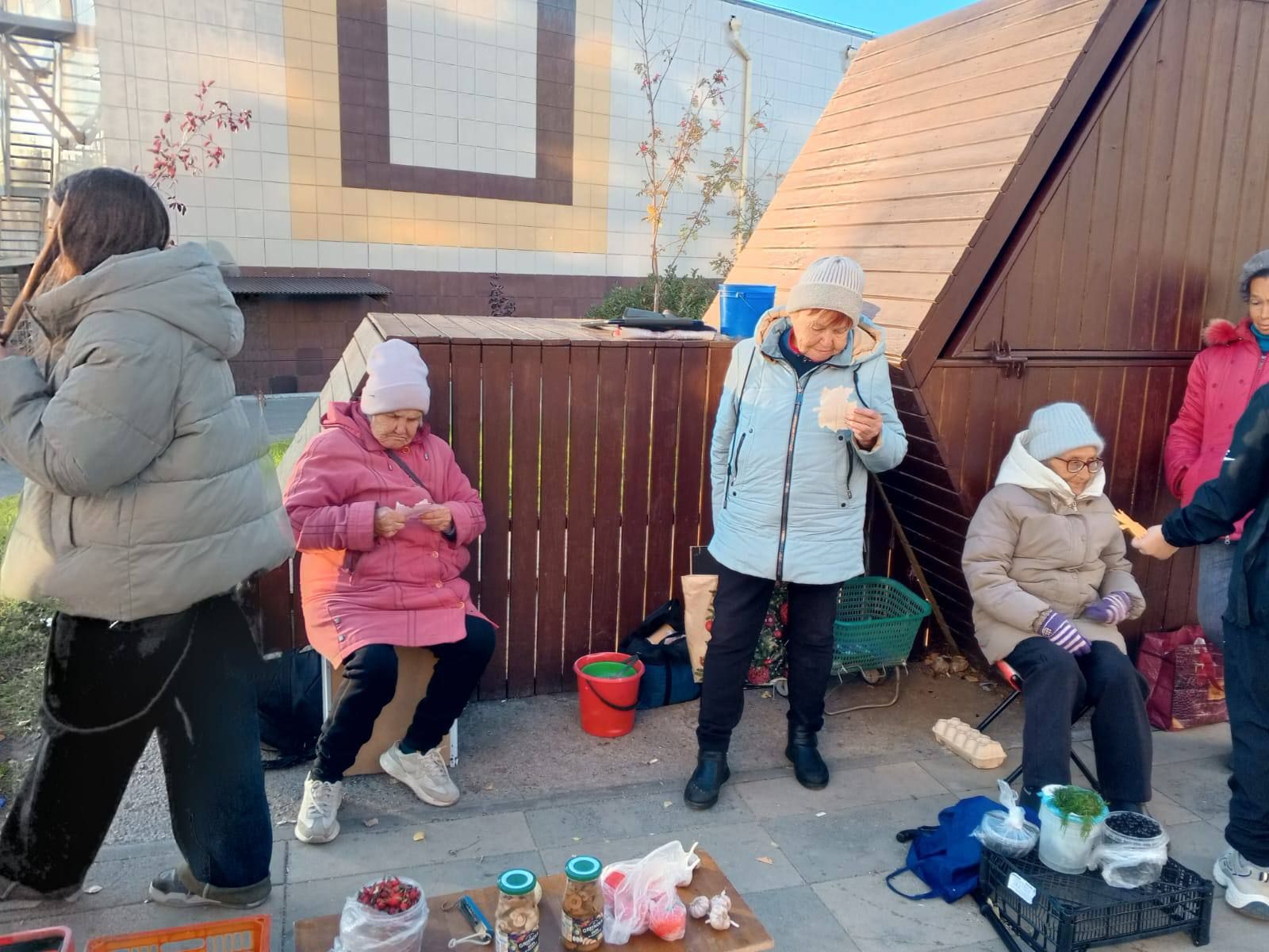 В Менделеевске провели акцию «Поздравь людей старшего поколения!»