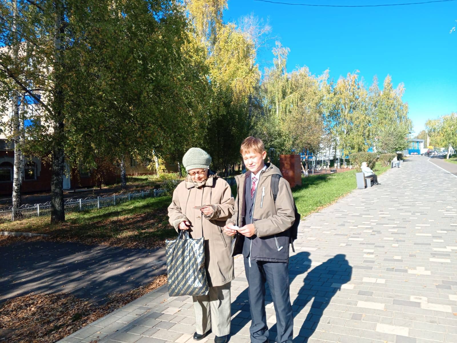 В Менделеевске провели акцию «Поздравь людей старшего поколения!»