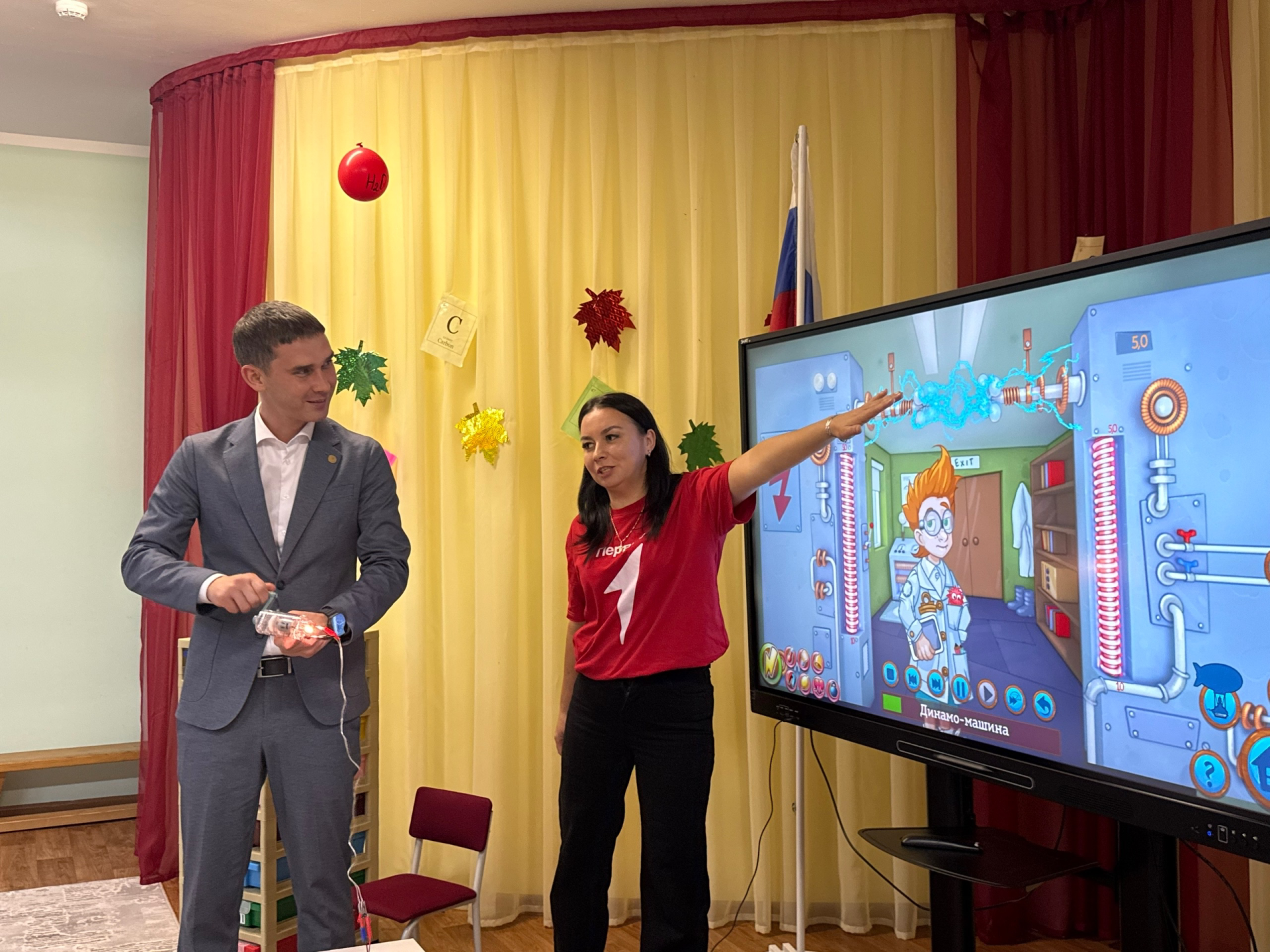 Коллектив и воспитанники детского сада «Рябинушка» Менделеевска презентовали  детскую химическую лабораторию «НАХИМИЧИМ»
