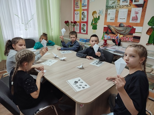 Белые журавлики памяти: воспитанники приюта «Камские зори» приняли участие в трогательной акции