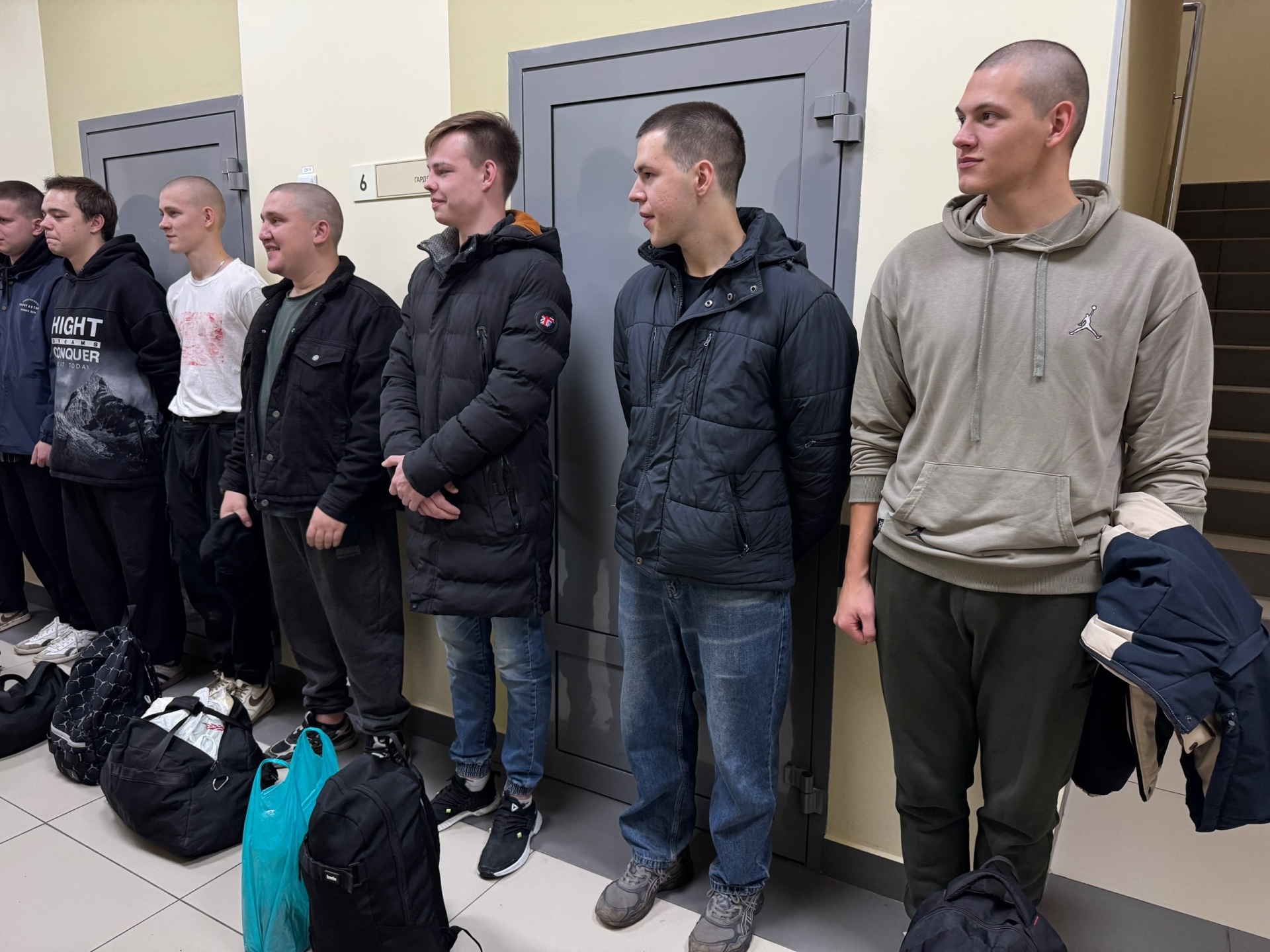В Менделеевске состоялись проводы призывников в воинские части