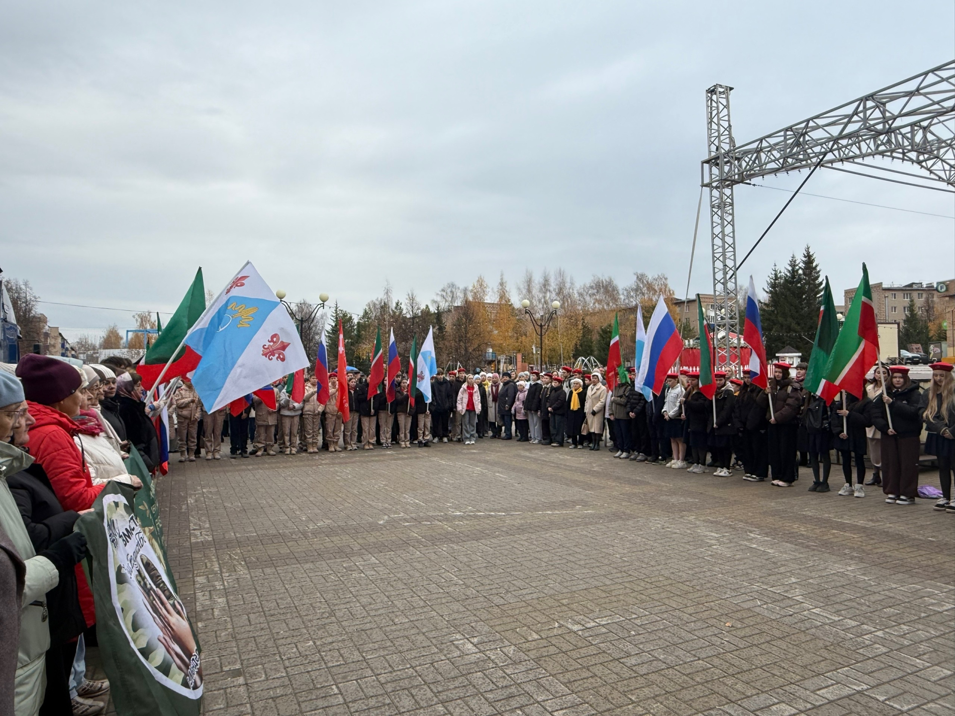 Более 20 тонн гуманитарного груза отправили из Менделеевска бойцам СВО