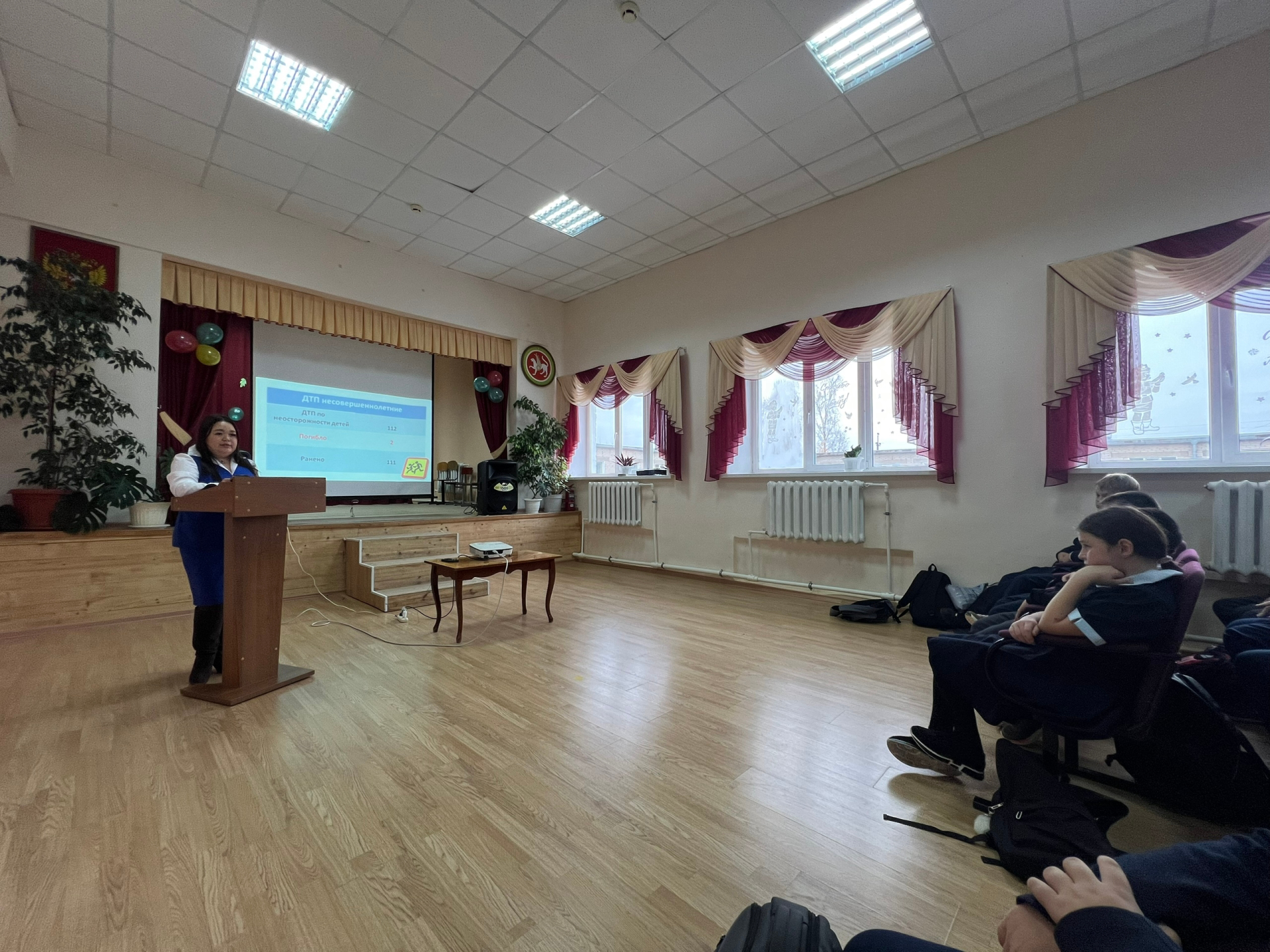 Осенние каникулы — время напомнить о ПДД: в школе №2 прошла профилактическая беседа