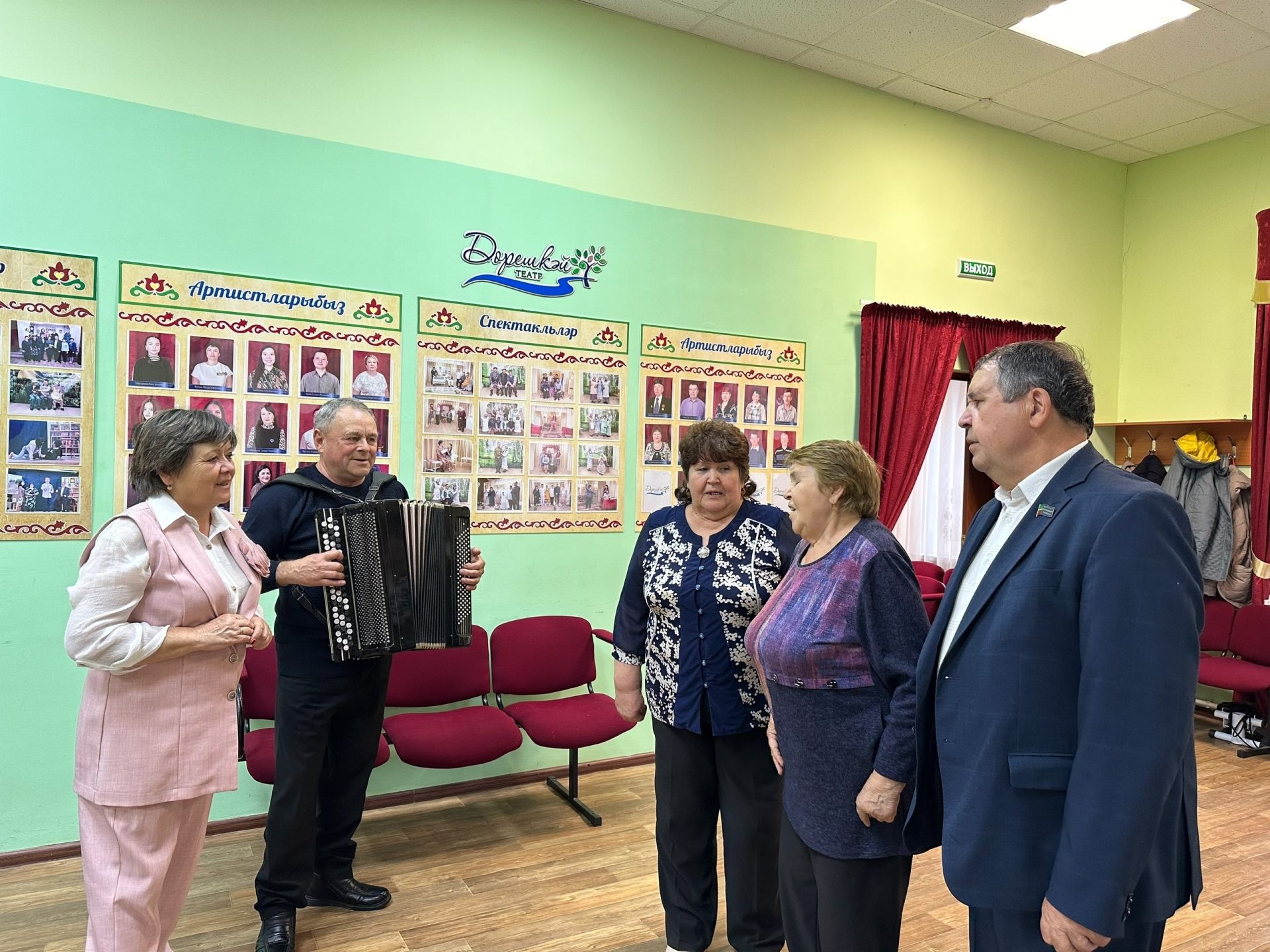 Тойгузинский народный театр «Дөрешкәй» отметил День пожилых людей праздником «День добра и уважения»