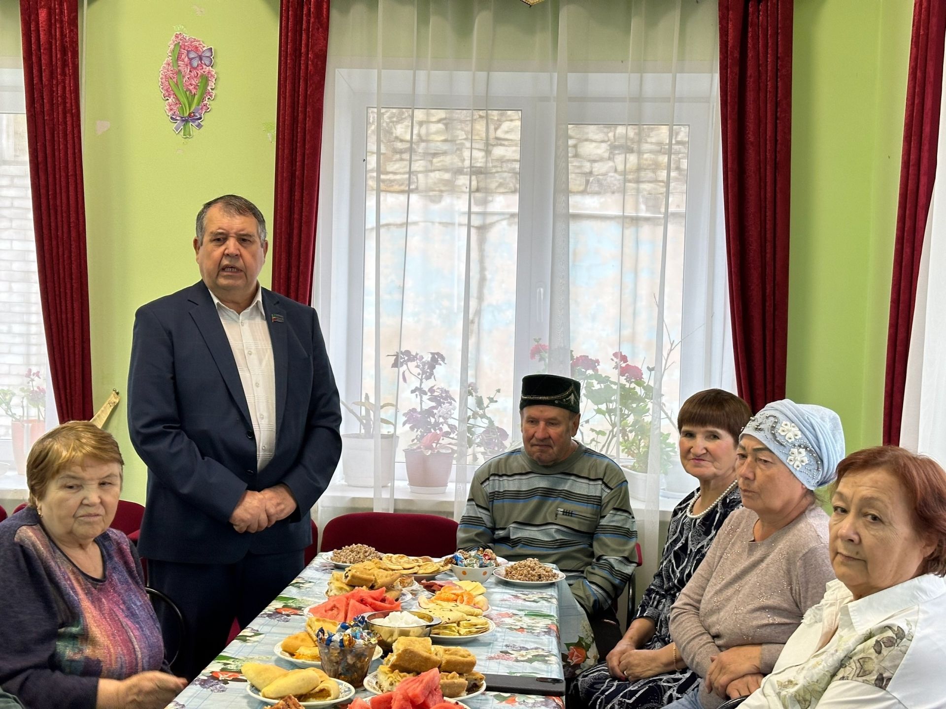 Тойгузинский народный театр «Дөрешкәй» отметил День пожилых людей праздником «День добра и уважения»