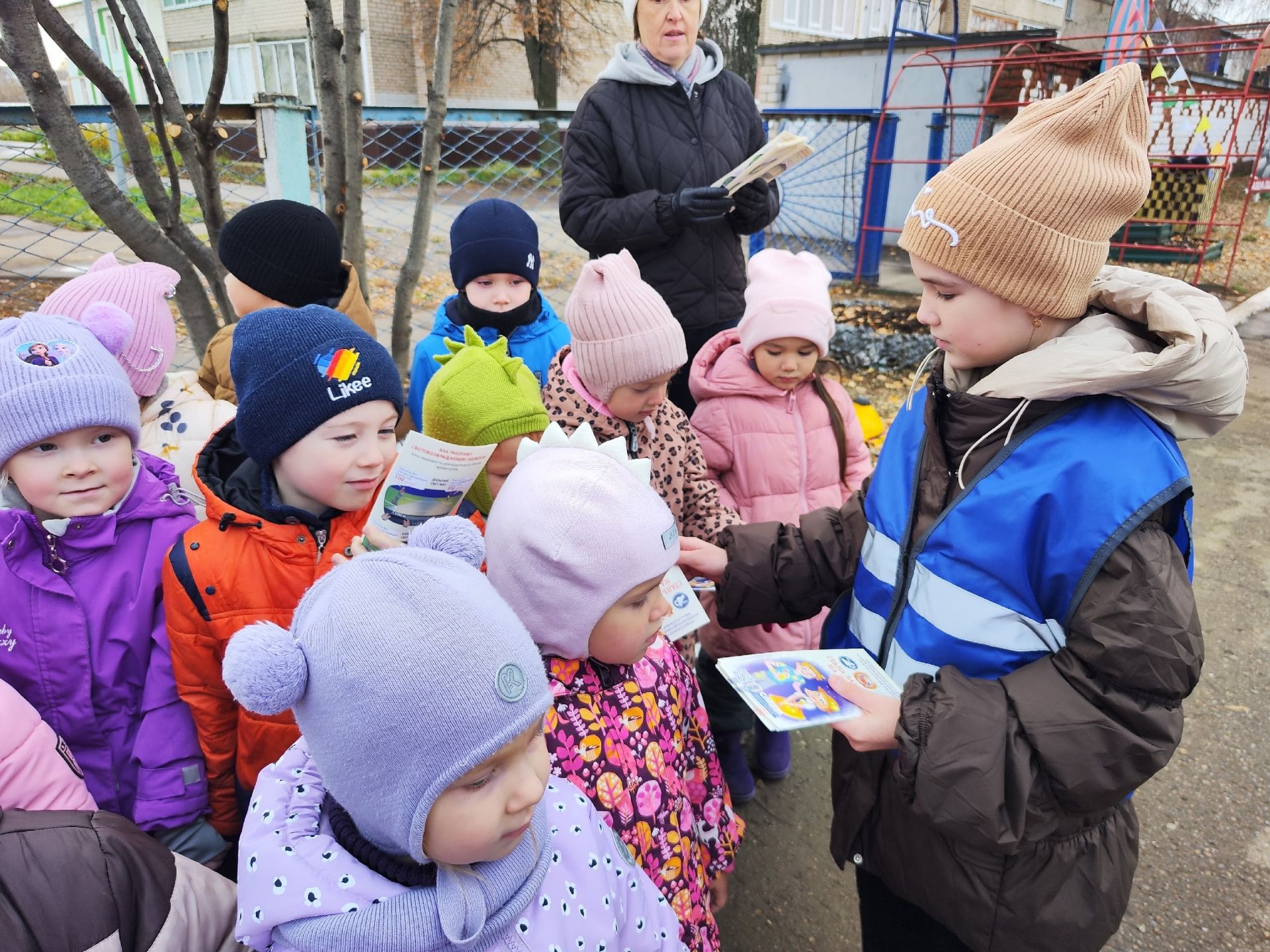 В Менделеевске прошла акция «Безопасный переход»: детям напомнили правила дорожного движения