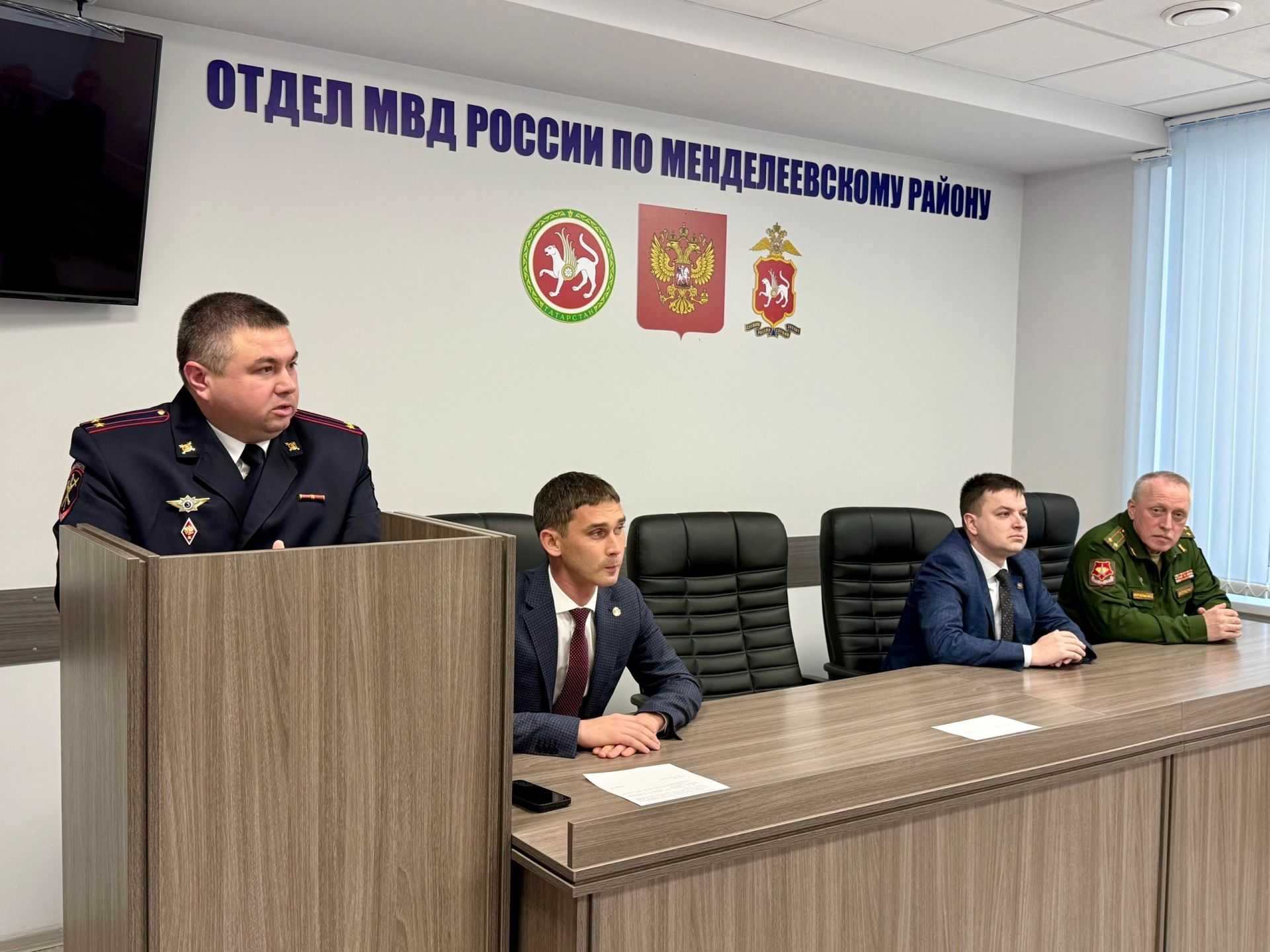 Сотрудников МВД Менделеевска поздравили с профессиональным праздником