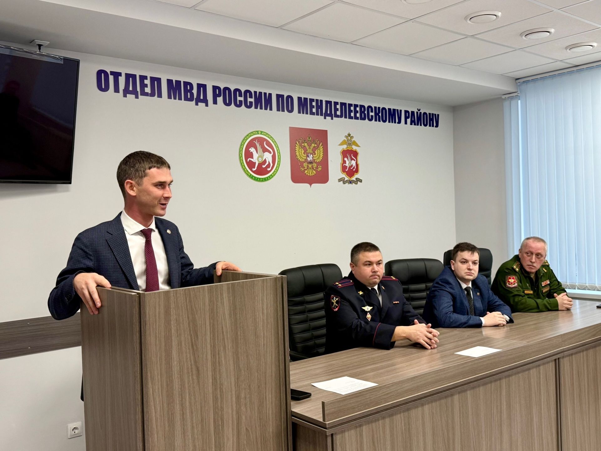 Сотрудников МВД Менделеевска поздравили с профессиональным праздником