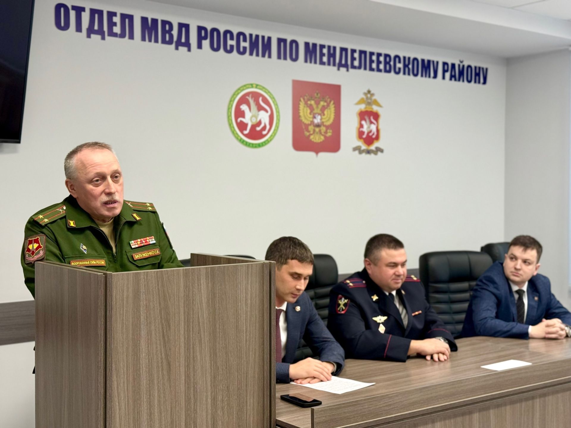 Сотрудников МВД Менделеевска поздравили с профессиональным праздником