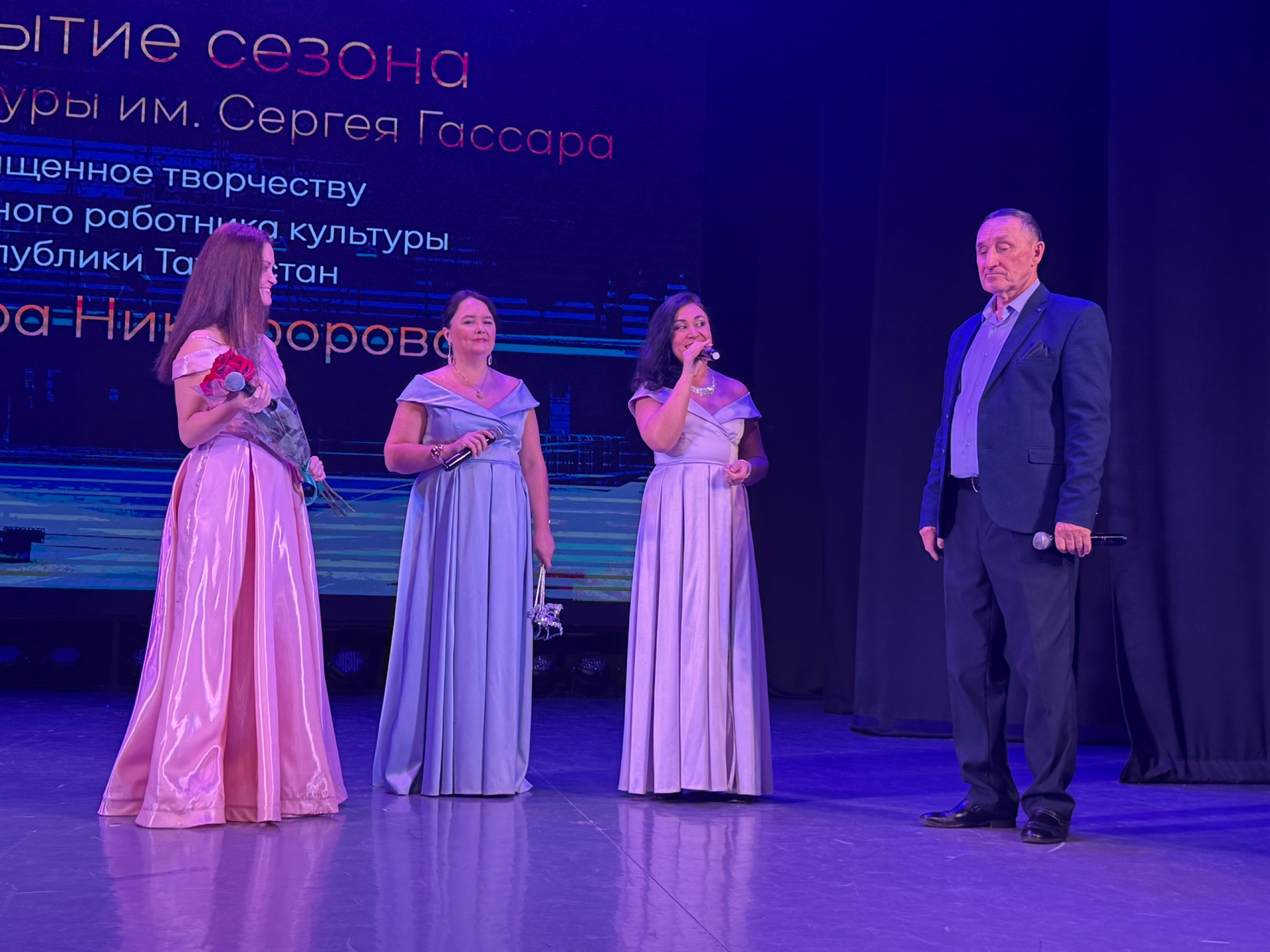 В Менделеевске состоялся праздник души — творческий вечер заслуженного работника культуры Татарстана Виктора Никифорова