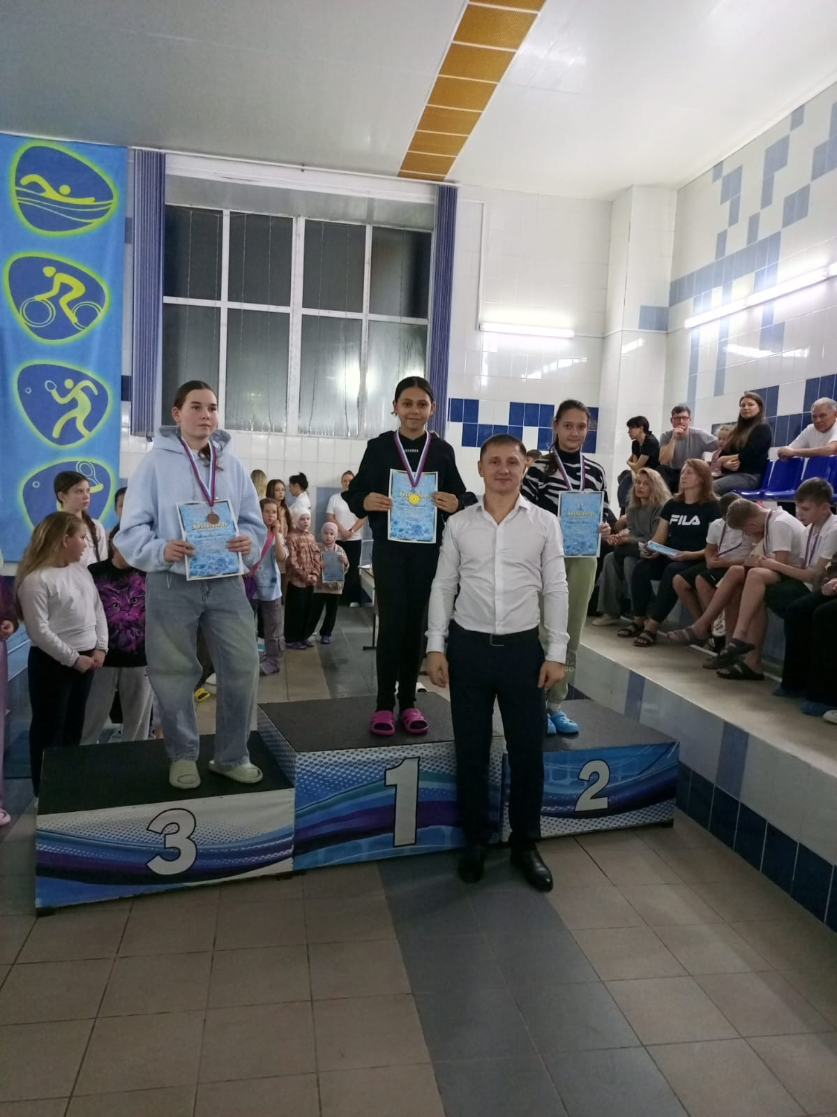 Соревнования по плаванию в «Нептуне» Менделеевска:более 100 детей открыли сезон 2025-2026