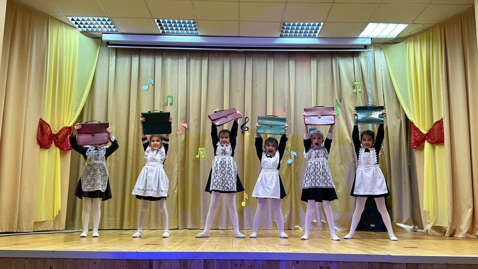 «Торт» единства: в Мунайкинском СДК ярко стартовал новый творческий сезон