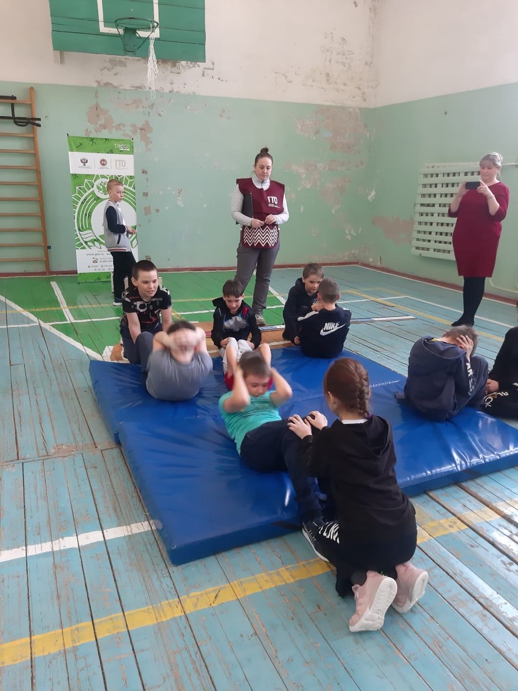 В Менделеевске прошёл спортивный праздник «Мы с мамой дружим со спортом»