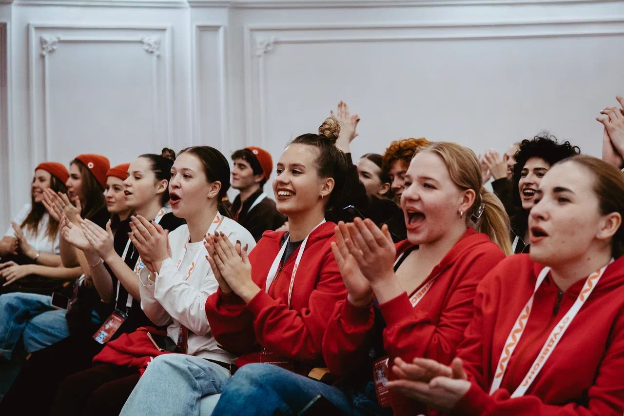 Более 400 номеров за день: как прошёл первый конкурсный день «Российской студенческой весны» в Казантип
