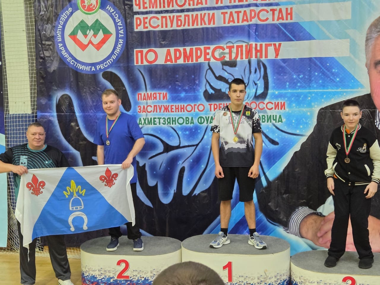 Менделеевец Адель Хуснутдинов завоевал серебро на чемпионате РТ по армрестлингу