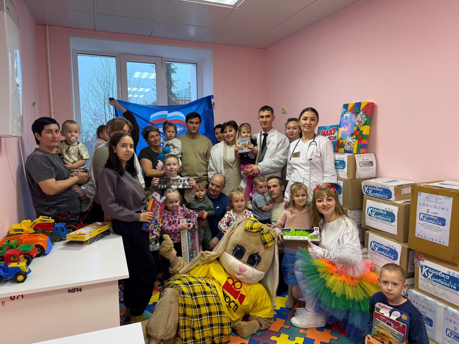 Добро в подарок: в Менделеевске стартовала акция «Коробка храбрости» для маленьких пациентов