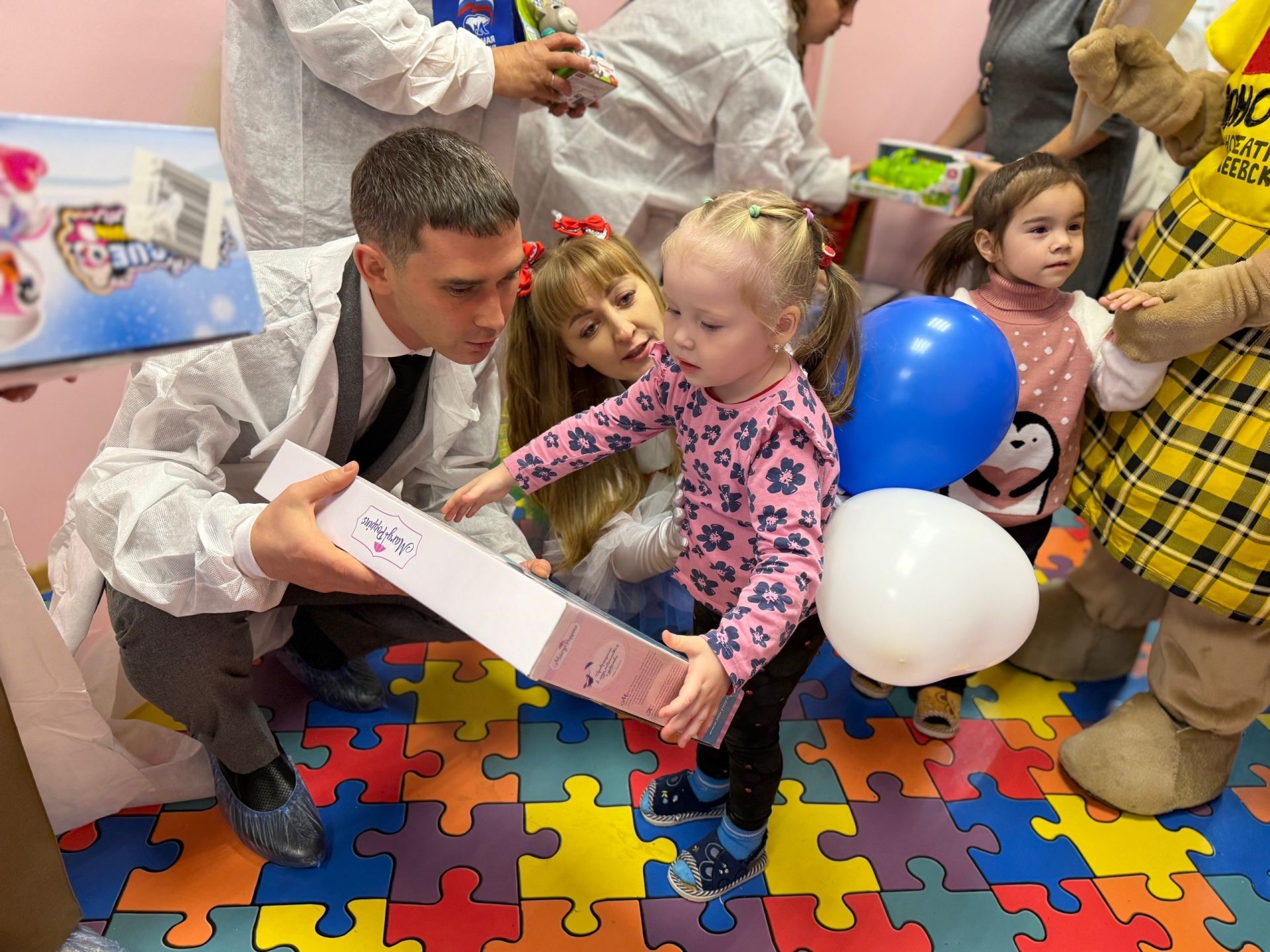 Добро в подарок: в Менделеевске стартовала акция «Коробка храбрости» для маленьких пациентов