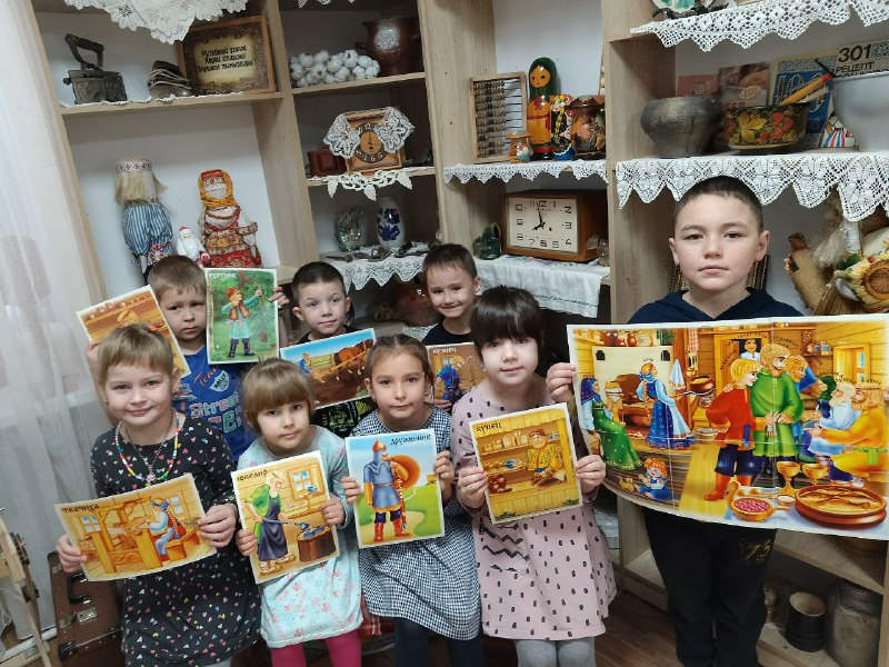 В Менделеевске воспитанники приюта «Камские зори» узнали историю старинных вещей на музейном уроке