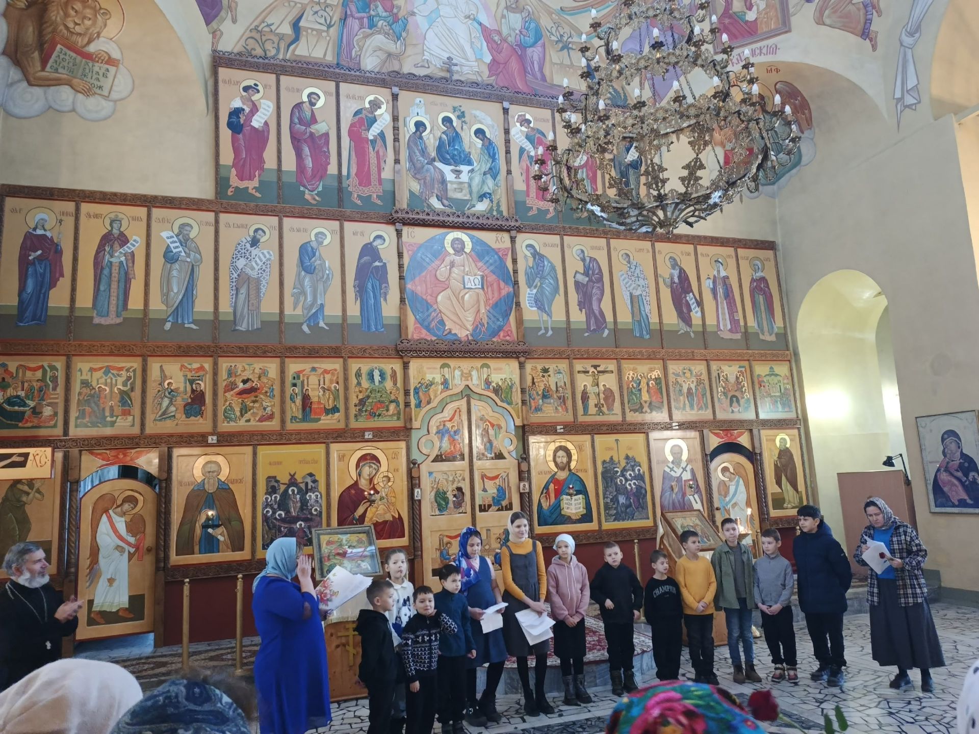 В Менделеевске отметили День матери праздничным концертом в храме Богоявления Господня