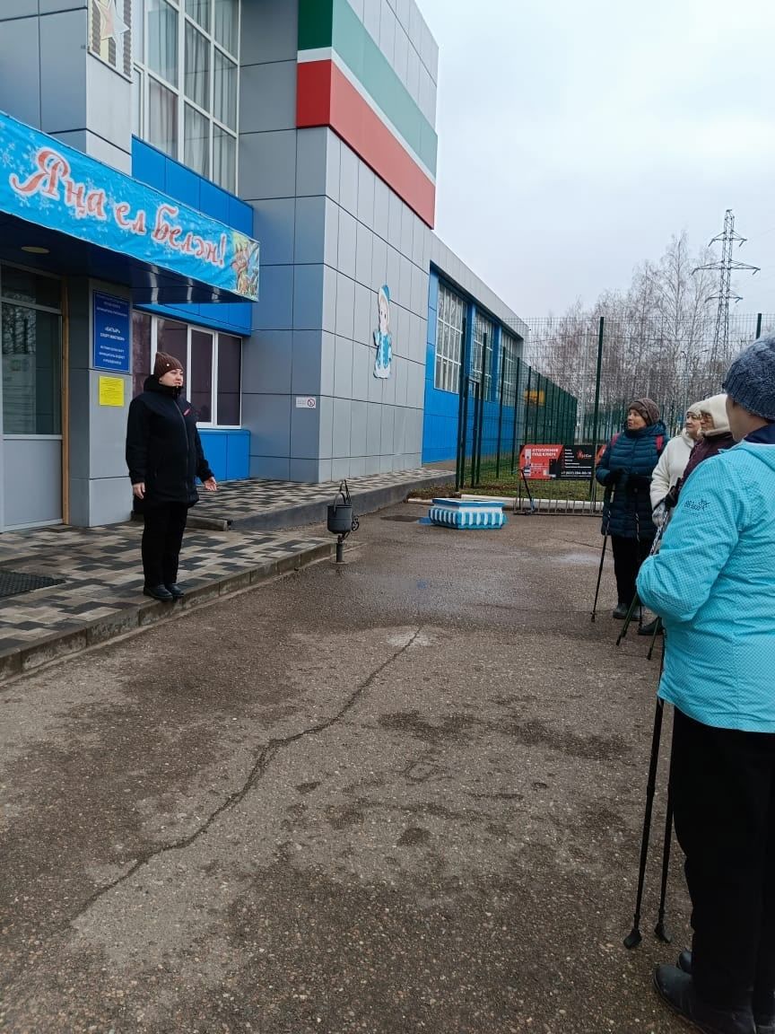 Эстафета «Мамы идут!»: менделеевские спортсменки отметили День матери северной ходьбой
