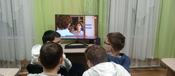 «Мой выбор — жизнь!»: в «Камских зорях» прошли уроки по профилактике наркомании в формате видеоигры