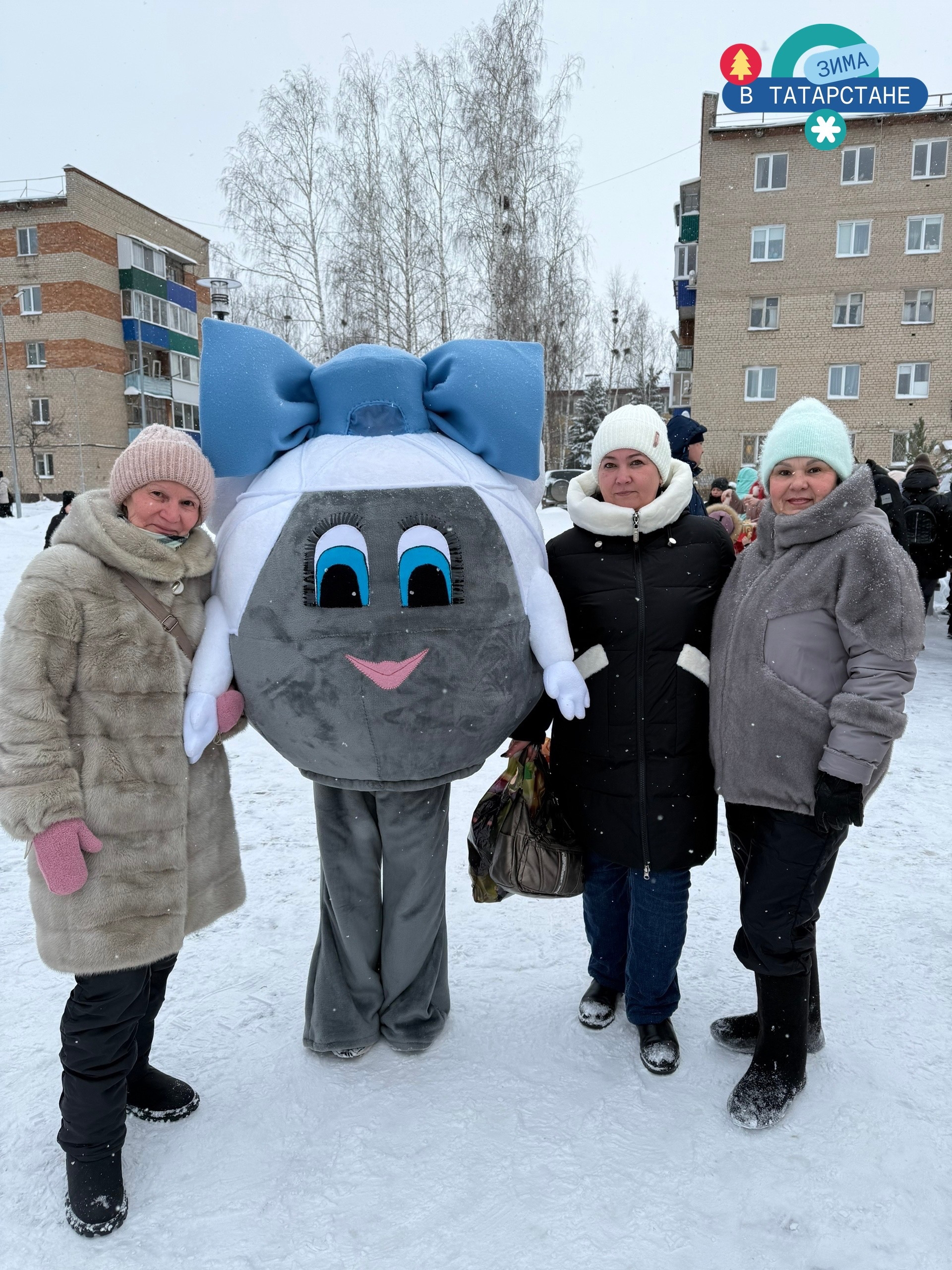 На гастрофестивале по-Менделеевски приготовили 10 килограммов плова, угощали татарским чаем и глинтвейном