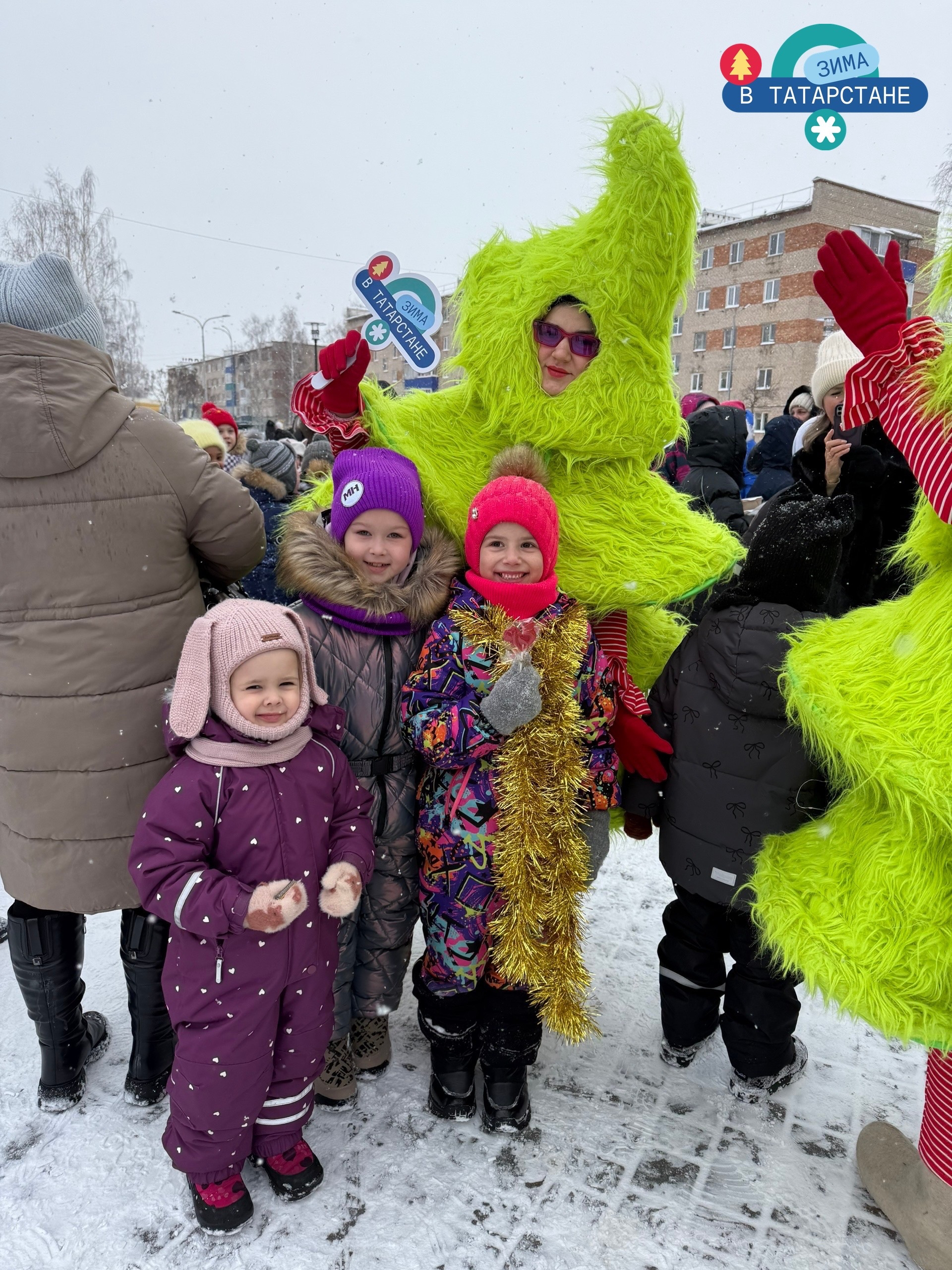 На гастрофестивале по-Менделеевски приготовили 10 килограммов плова, угощали татарским чаем и глинтвейном