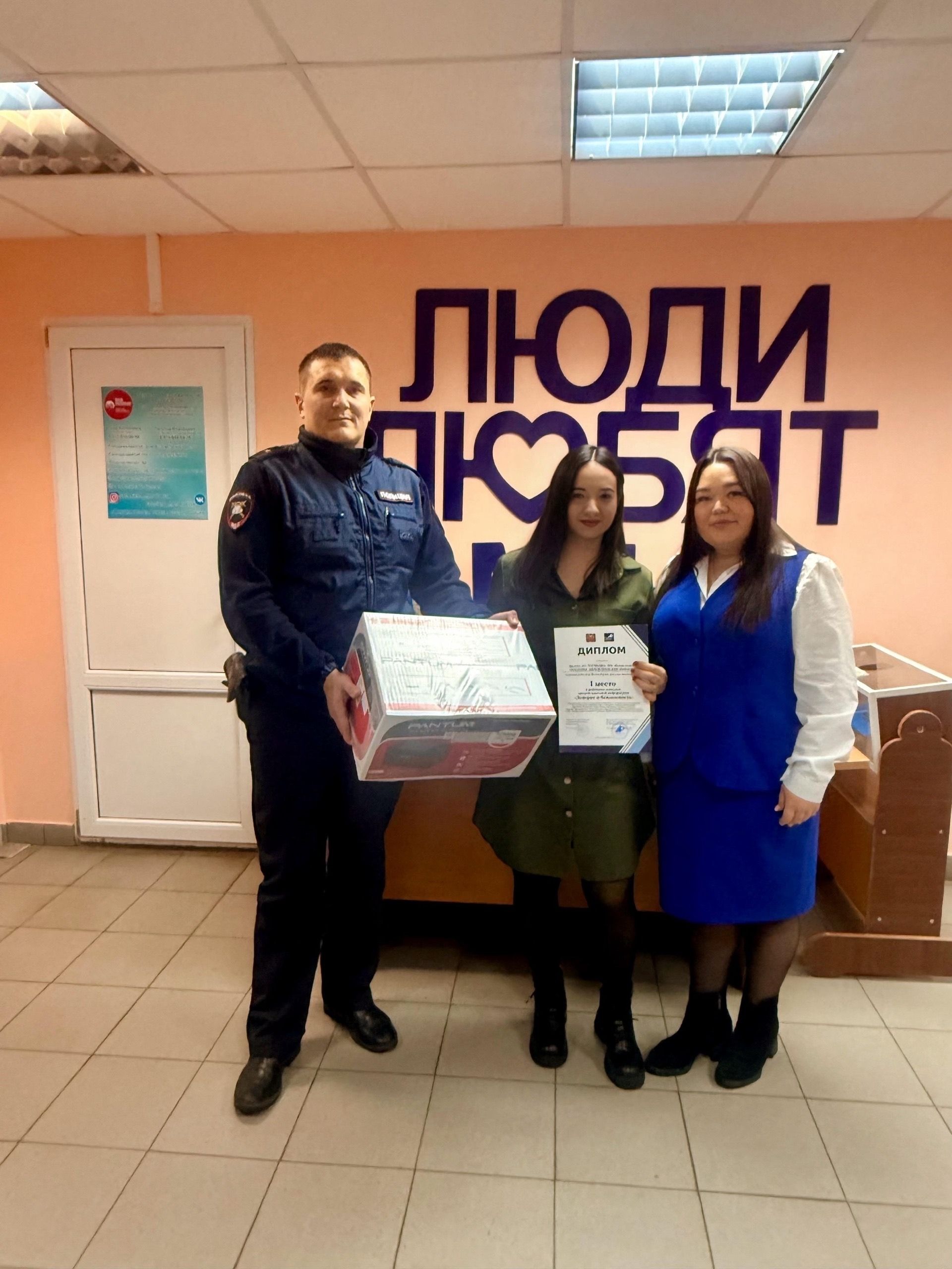 Коллектив «Менделеевских новостей» поблагодарили за вклад в освещение вопросов безопасности дорожного движения