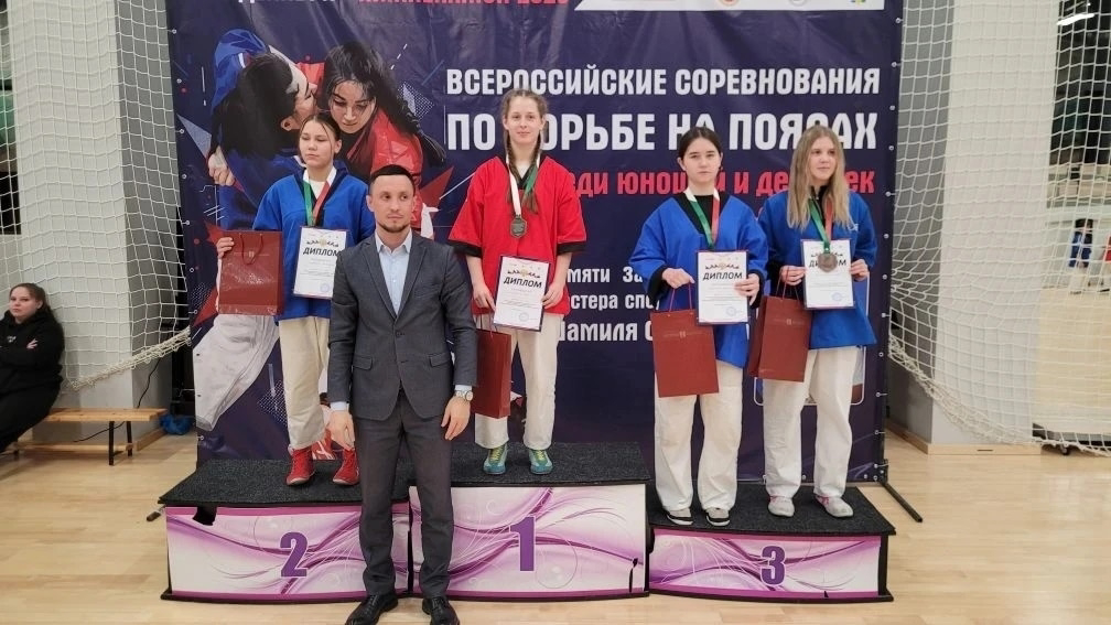 Воспитанники спортивной школы «Батыр» Менделеевска приняли участие во всероссийском турнире по борьбе на поясах