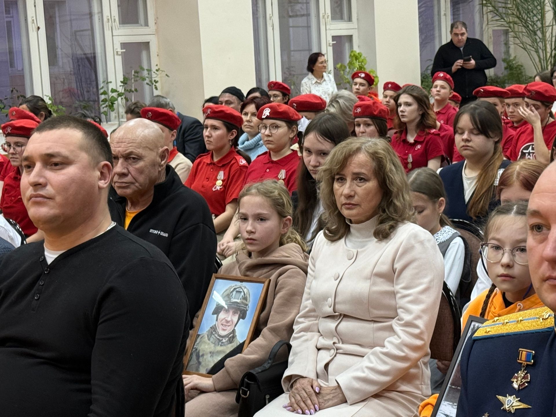 Юные патриоты Менделеевска встретились с героями в преддверии праздника