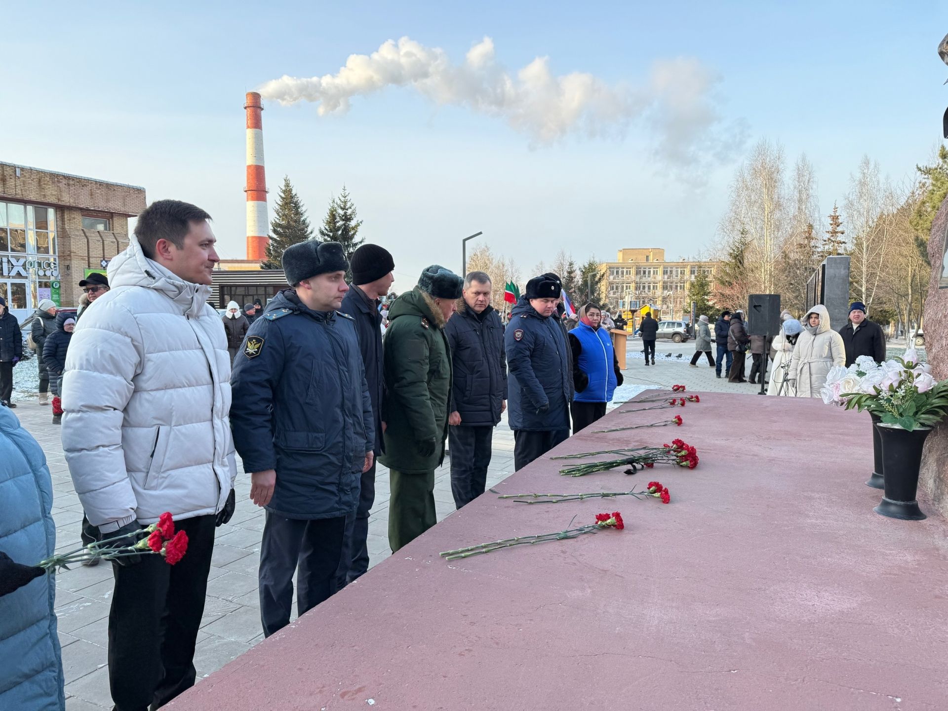 В Менделеевске почтили память Героев Отечества