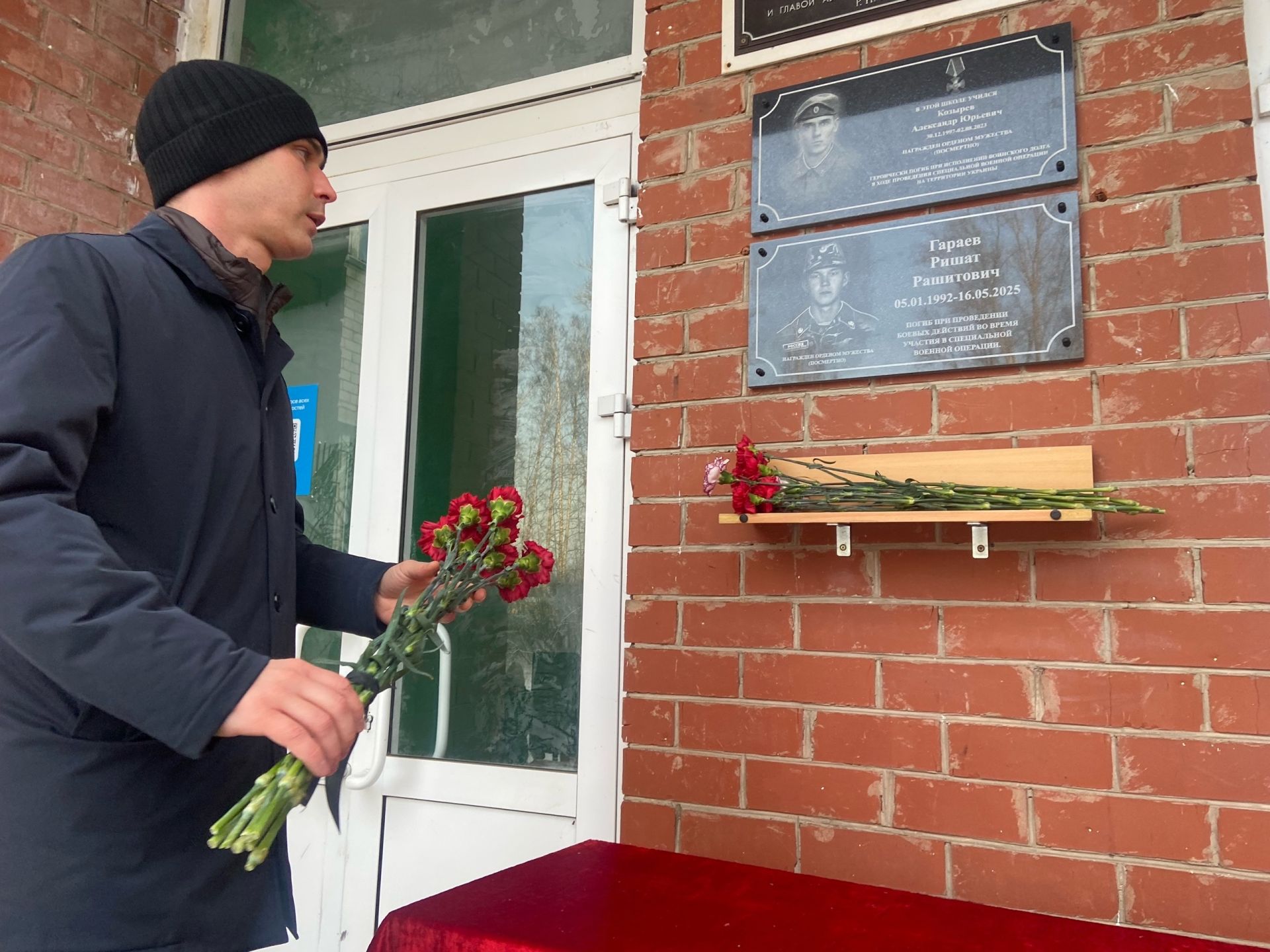 Вечная память Герою: в Псееве открыли мемориальную доску