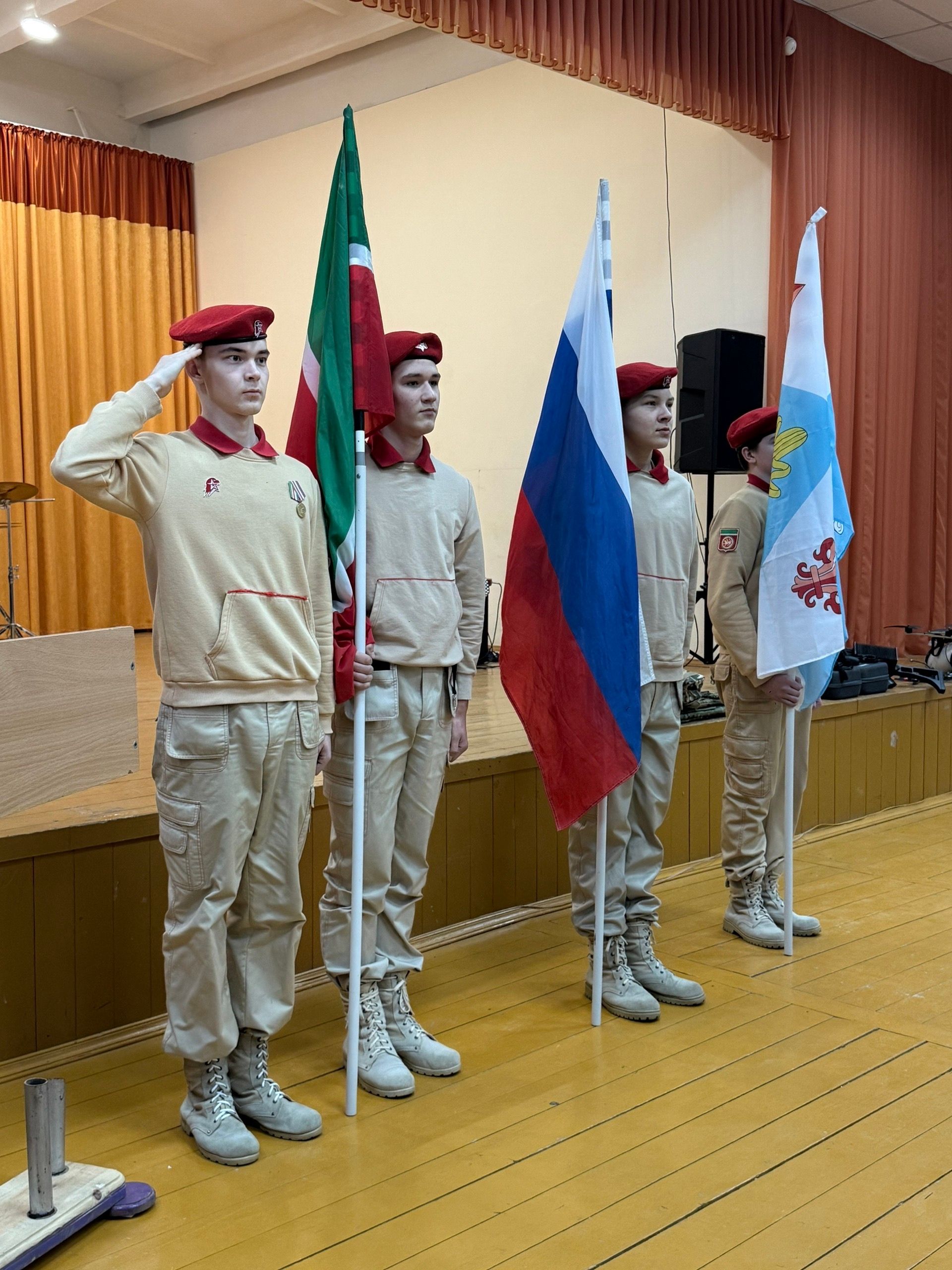 Юные патриоты Менделеевска встретились с героями в преддверии праздника