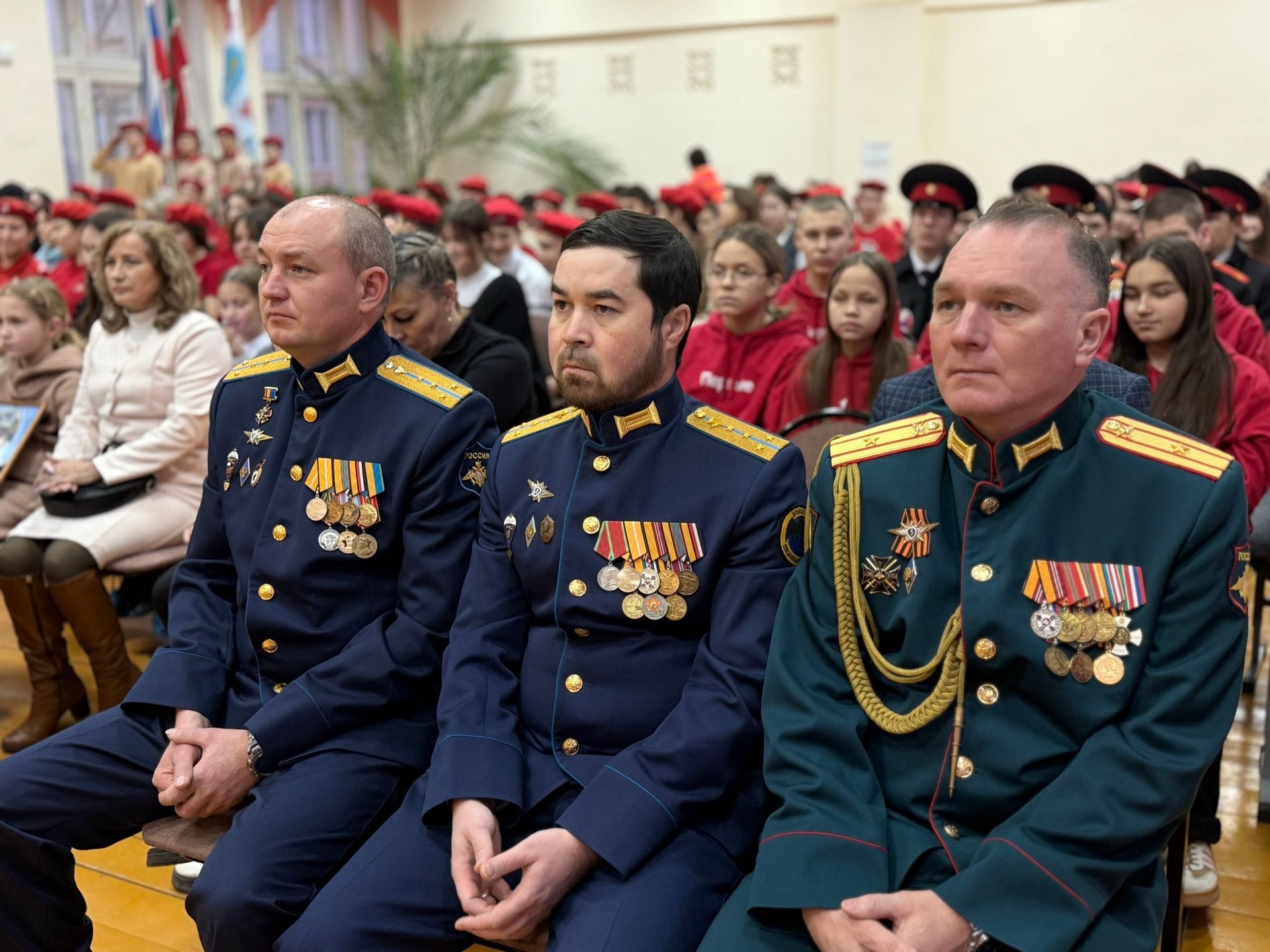 Юные патриоты Менделеевска встретились с героями в преддверии праздника