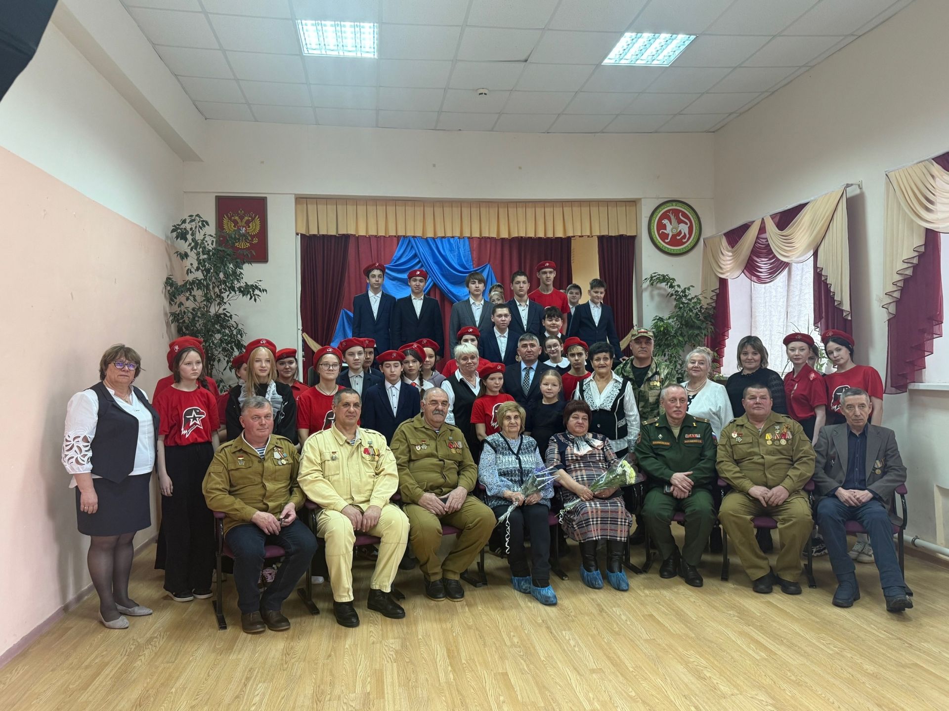 Ветераны боевых действий поделились воспоминаниями с учениками школы №2 в Менделеевске о войне в Афганистане
