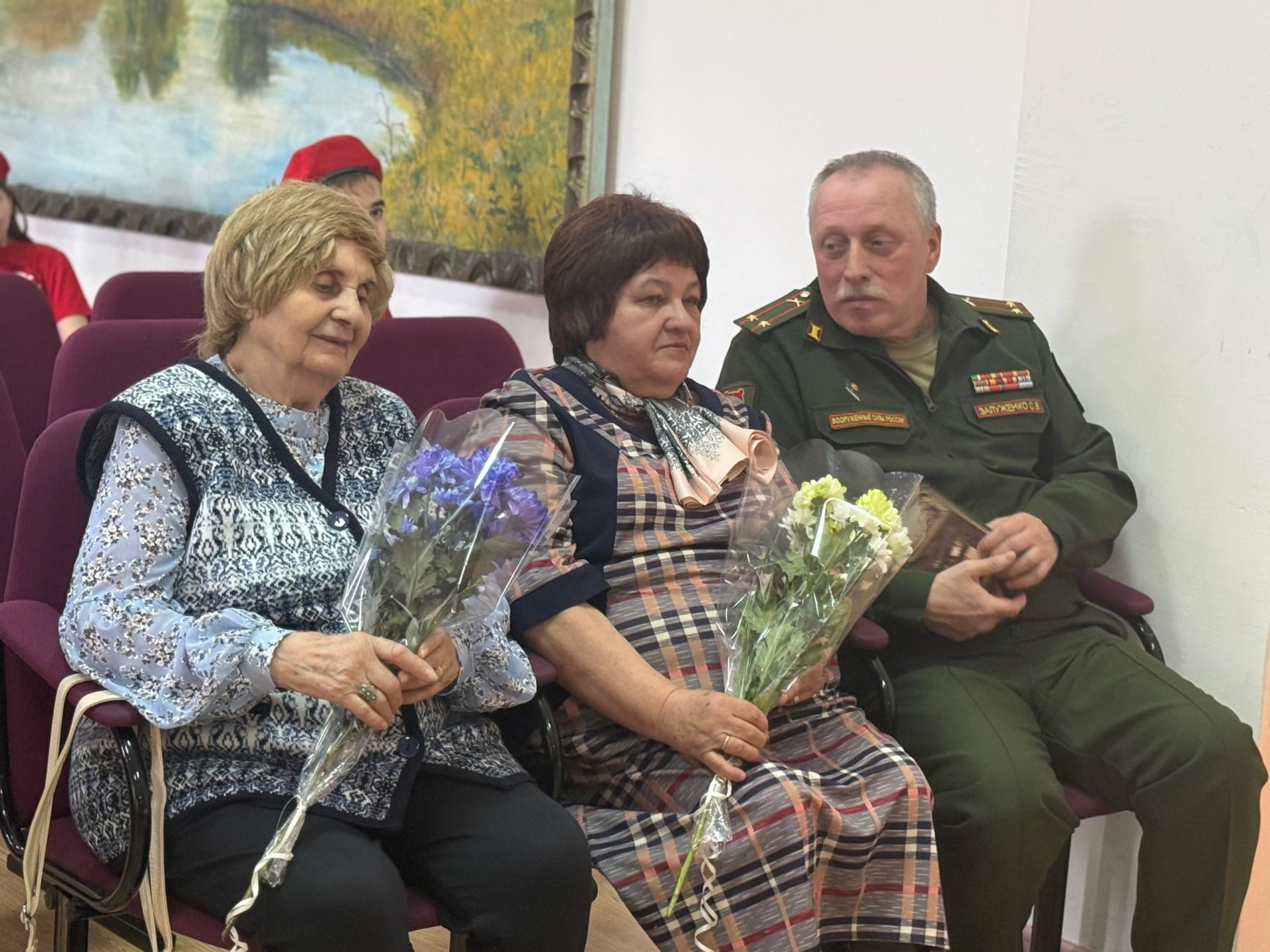 Ветераны боевых действий поделились воспоминаниями с учениками школы №2 в Менделеевске о войне в Афганистане
