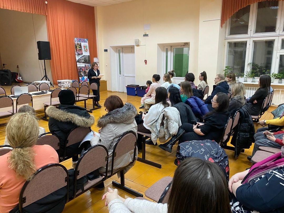 В средней школе №1 Менделеевска прошло собрание по вопросам безопасности в сети
