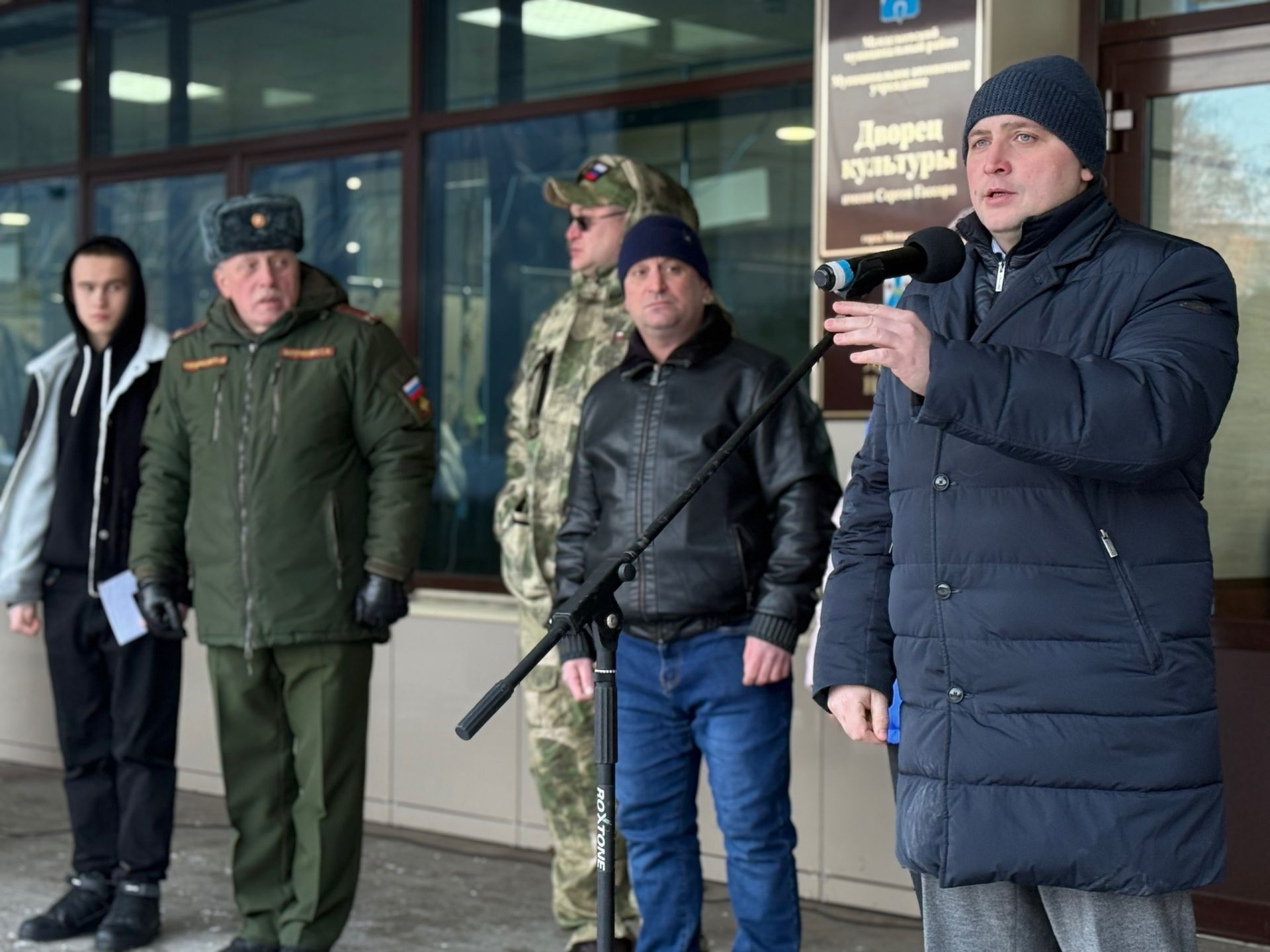 Большой гуманитарный груз и баню на колёсах отправили жители Менделеевска бойцам на СВО к 23 февраля